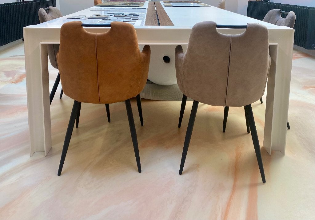 Stoere stalen kantoortafel, Ophalen, Zo goed als nieuw