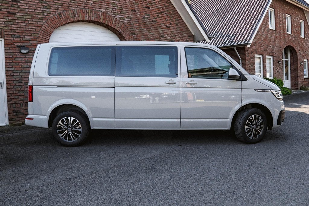 Volkswagen Transporter T6.1 150PK DSG CARAVELLE DUB/CAB LED, Stof, Gebruikt, 4 cilinders, Volkswagen