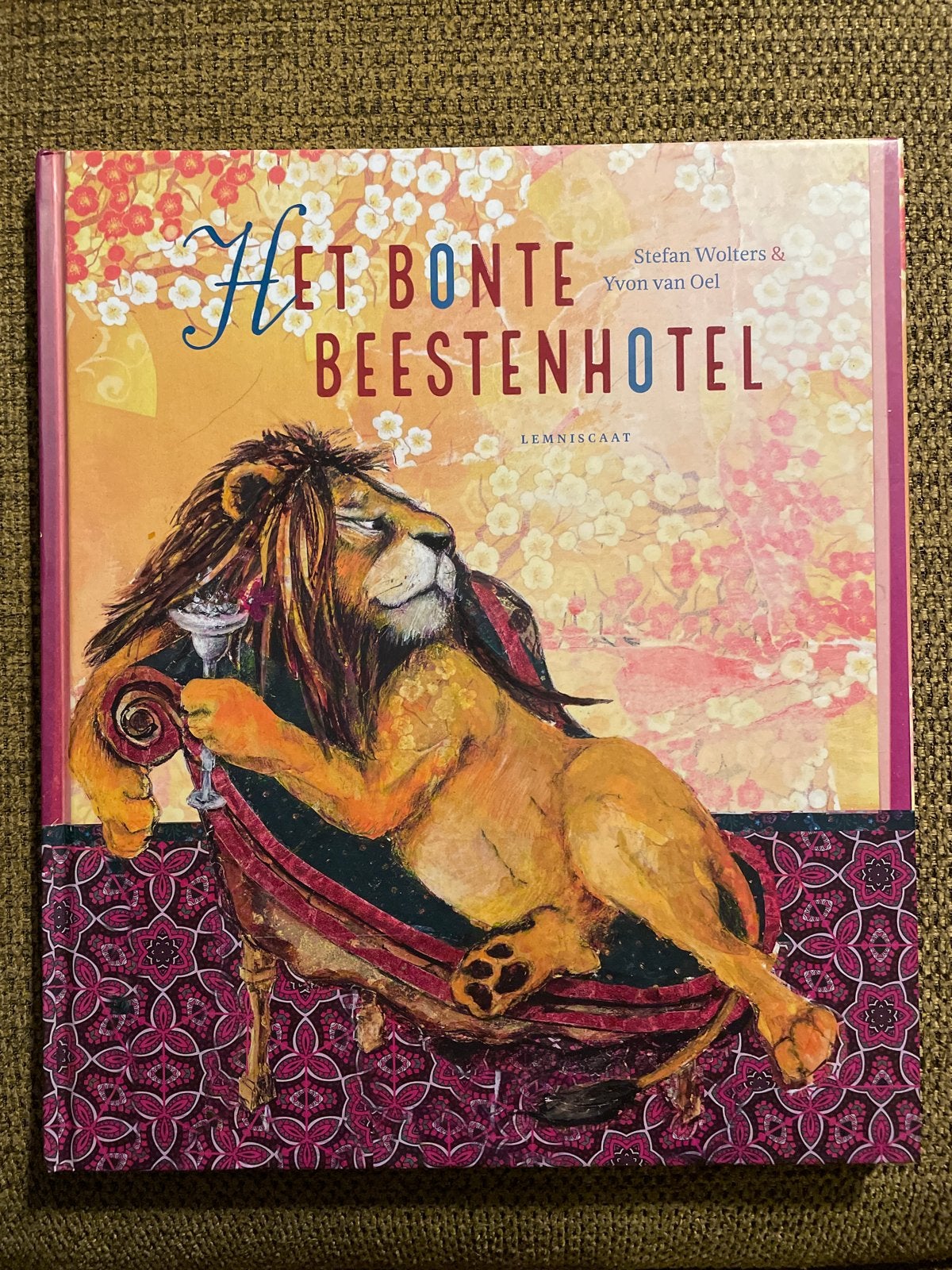 Stefan Wolters - Het bontebeestenhotel, Stefan Wolters, Fictie algemeen, Ophalen of Verzenden, Zo goed als nieuw