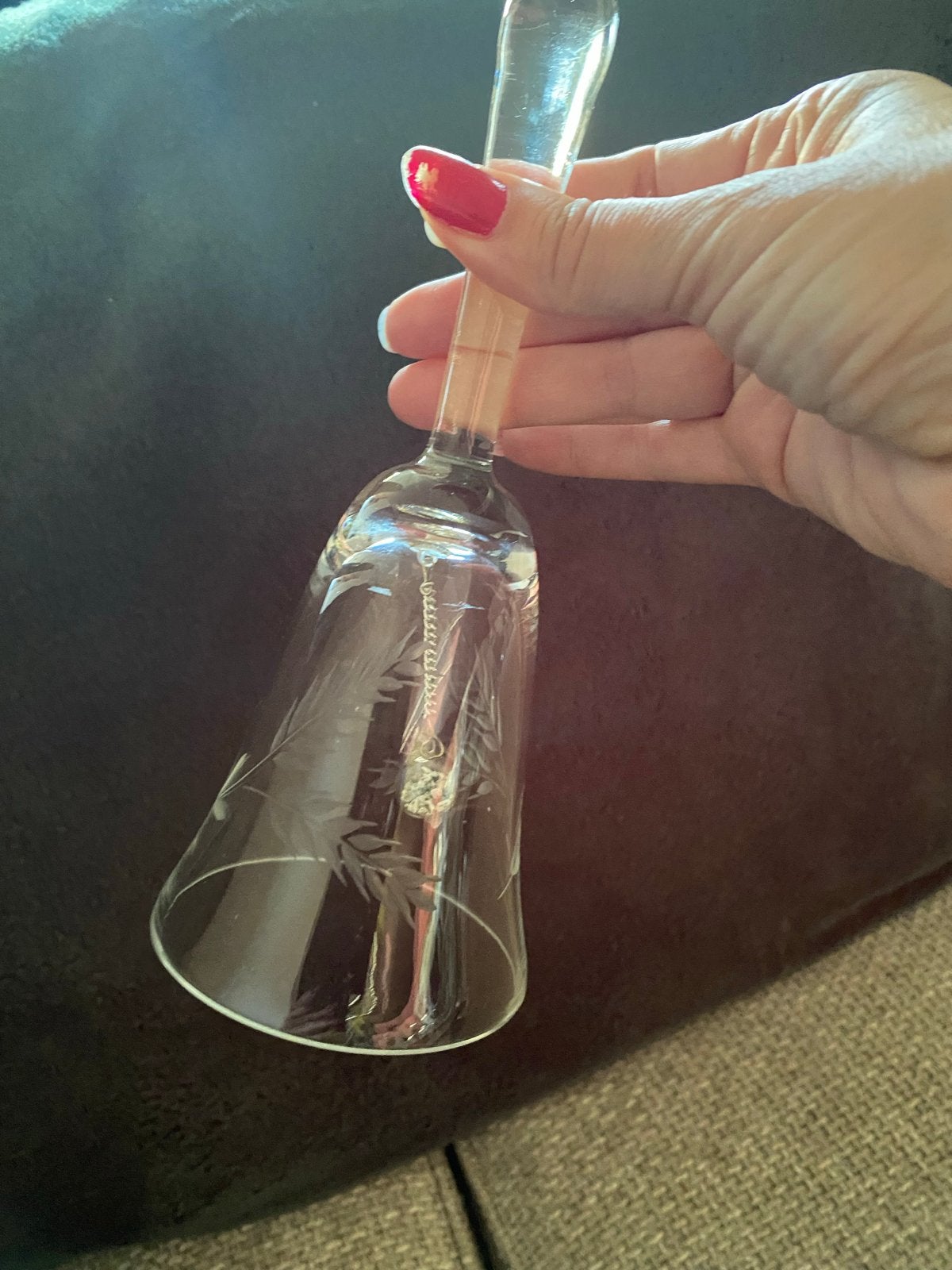 Glazen bel met gegraveerd bladmotief antiek glas 20 cm, Ophalen of Verzenden