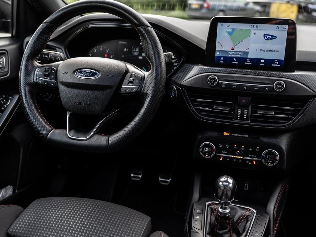 Ford Focus Wagon 1.0 EcoBoost ST Line Business | PANORAMADAK, Auto's, Ford, 125 pk, Gebruikt, 1283 kg, Leder en Stof