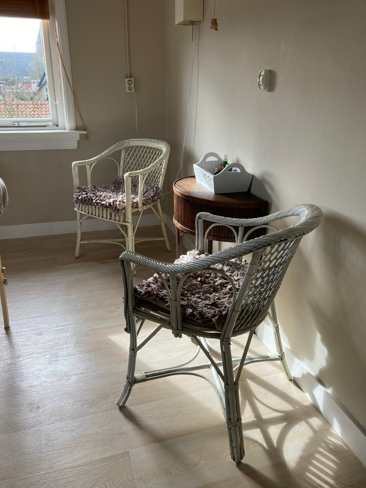 2 antieke rieten stoelen voor binnen, buiten of veranda, Ophalen