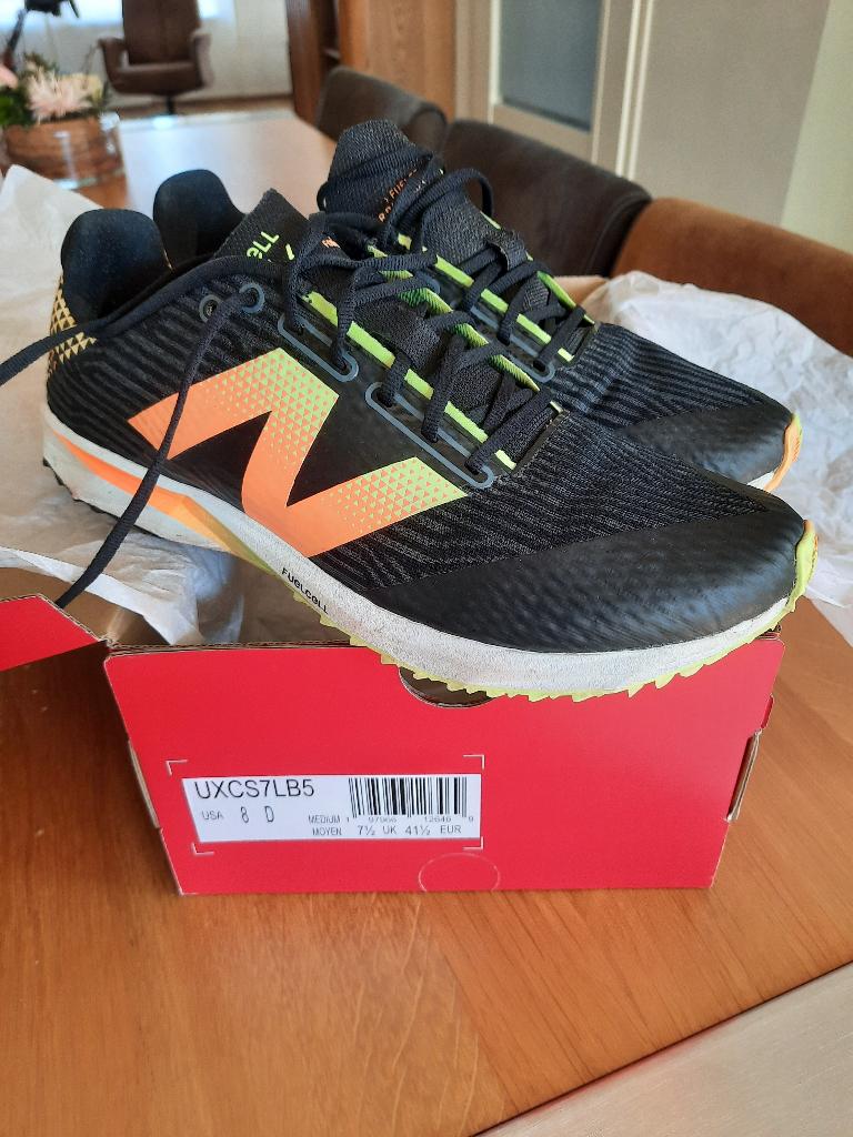 Spikes New Balance Fuelcell mt 41,5, Zo goed als nieuw, Spikes, Hardlopen, Ophalen