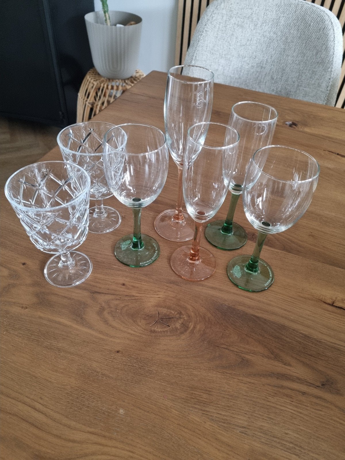 leuke wijnglazen 7 voor €5, Verzamelen, Glas en Borrelglaasjes, Ophalen of Verzenden, Overige typen