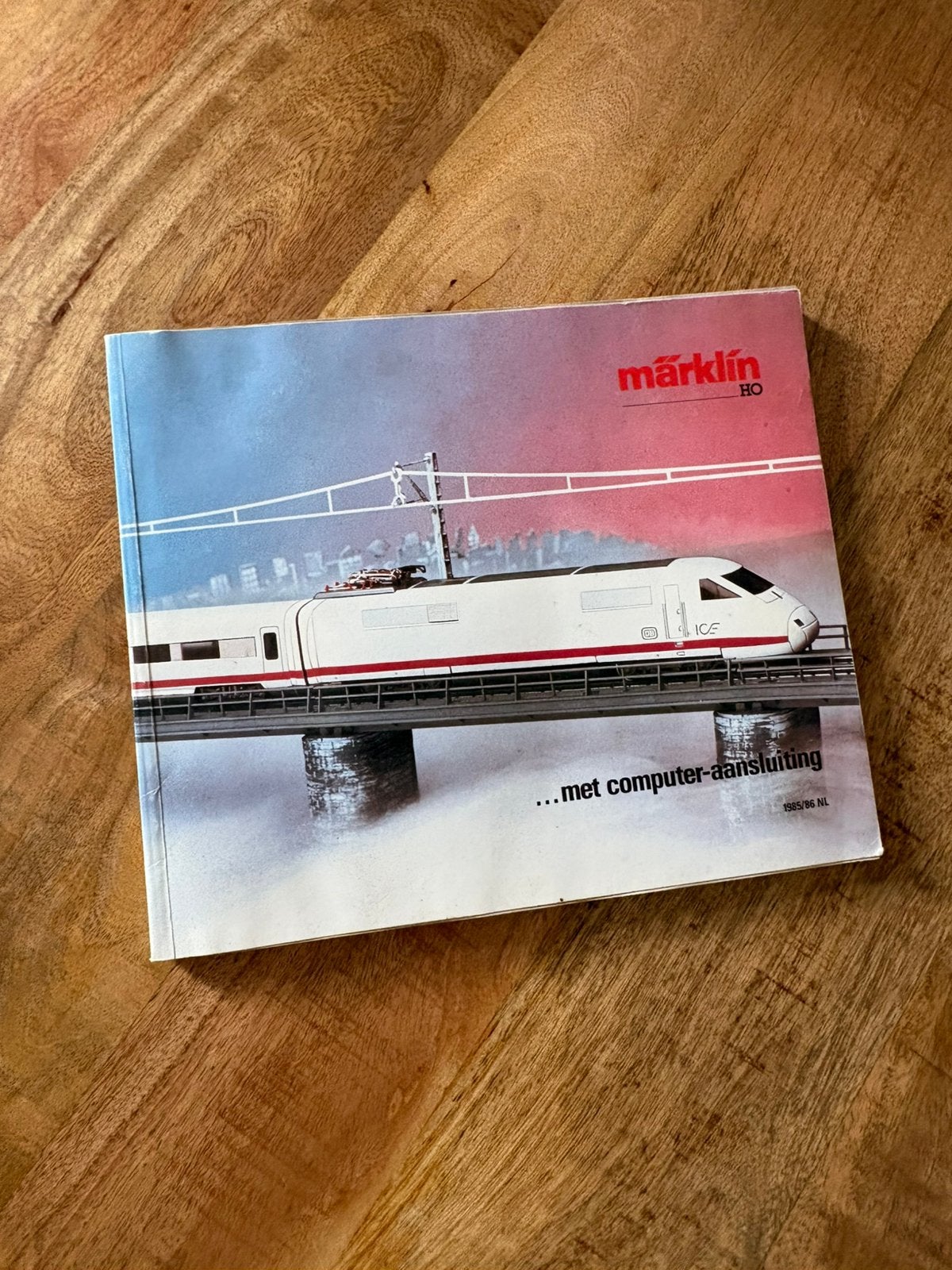 Märklin H0 Catalogus 1985/1986 NL, Ophalen of Verzenden, Zo goed als nieuw, Catalogus