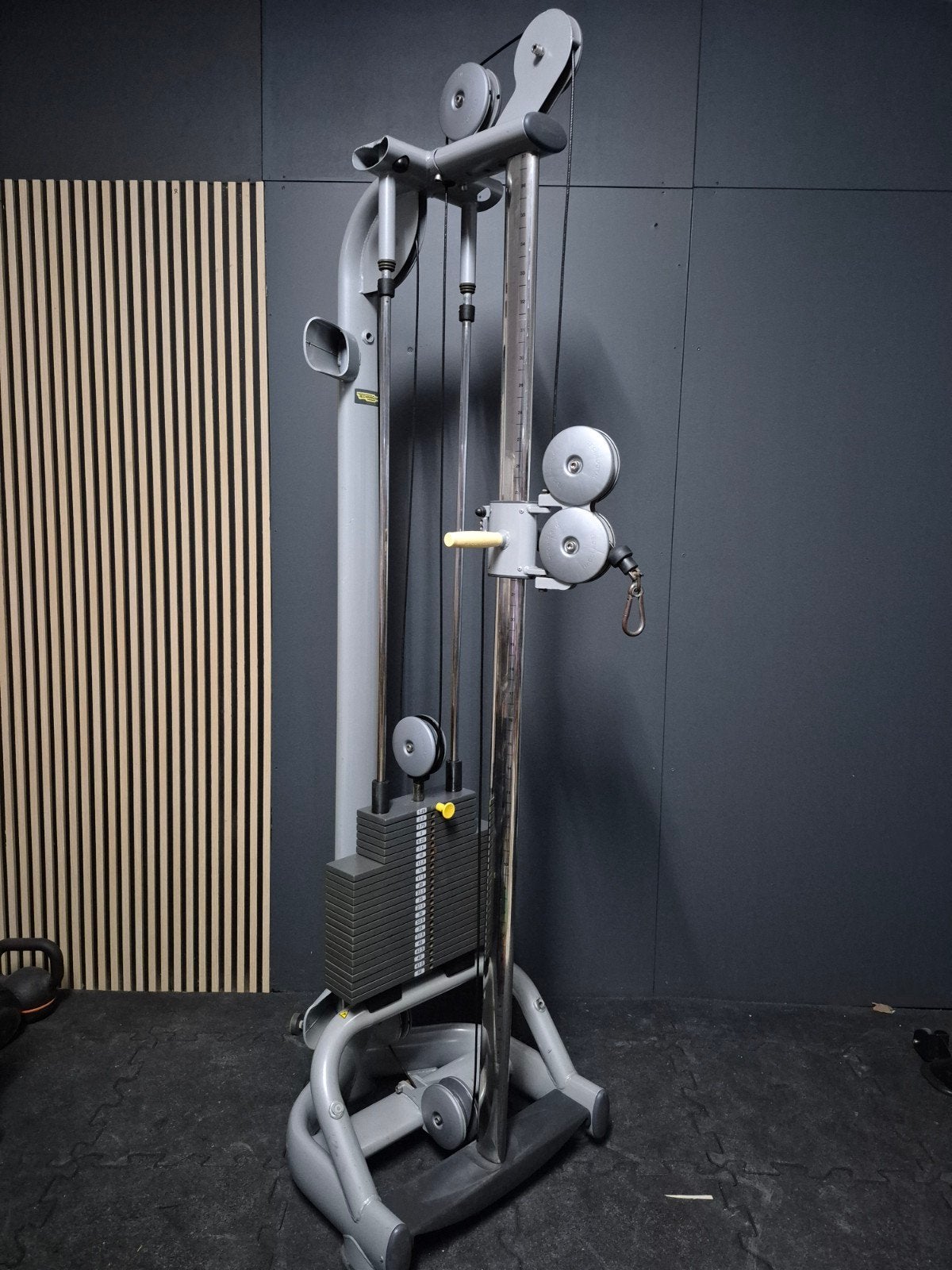 Technogym verstelbare Pulley Kabelmachine – 50kg steekgewich, Sport en Fitness, Ophalen of Verzenden, Gebruikt, Overige typen