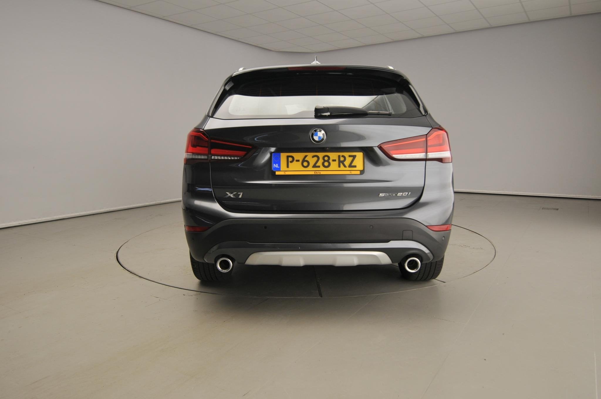 BMW X1 sDrive20i | Laserlicht | Leder | HUD | Sportstoelen |, 4 cilinders, Automatische klimaatregeling, Bedrijf, 1470 kg