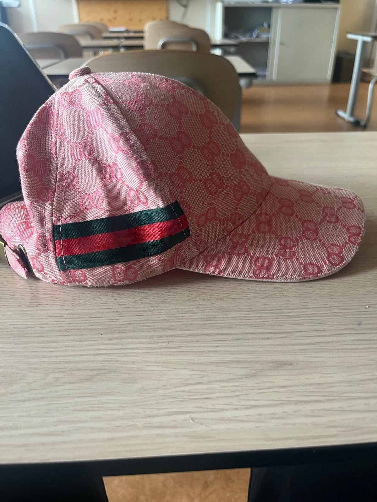 Roze Gucci pet - Zo goed als nieuw, Kleding | Dames, Hoeden en Petten, Ophalen of Verzenden, Zo goed als nieuw, One size fits all