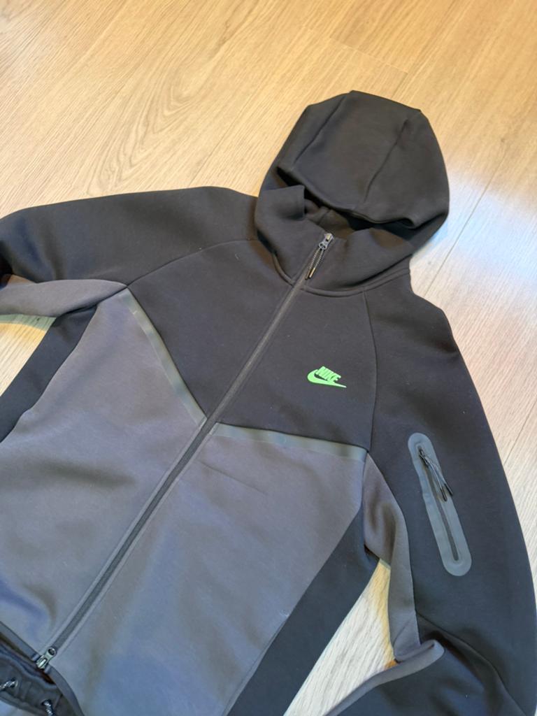 Nike Tech Fleece pak zwart/donkergrijs nieuw, Maat 48/50 (M), Zwart, Overige typen, Nieuw