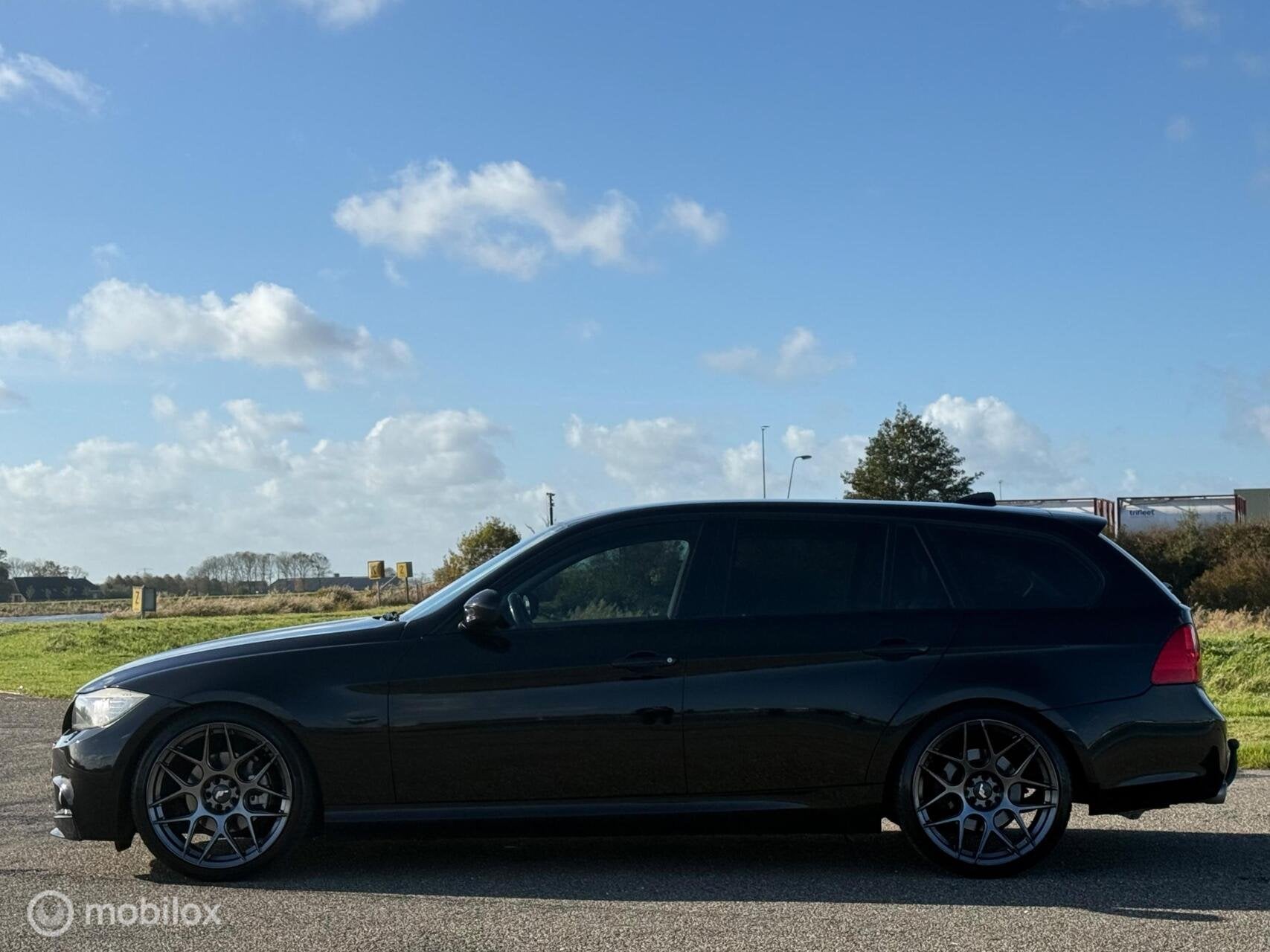 BMW 3-serie Touring 318i Line M Sport !, Auto's, Euro 5, 4 cilinders, Zwart, Origineel Nederlands