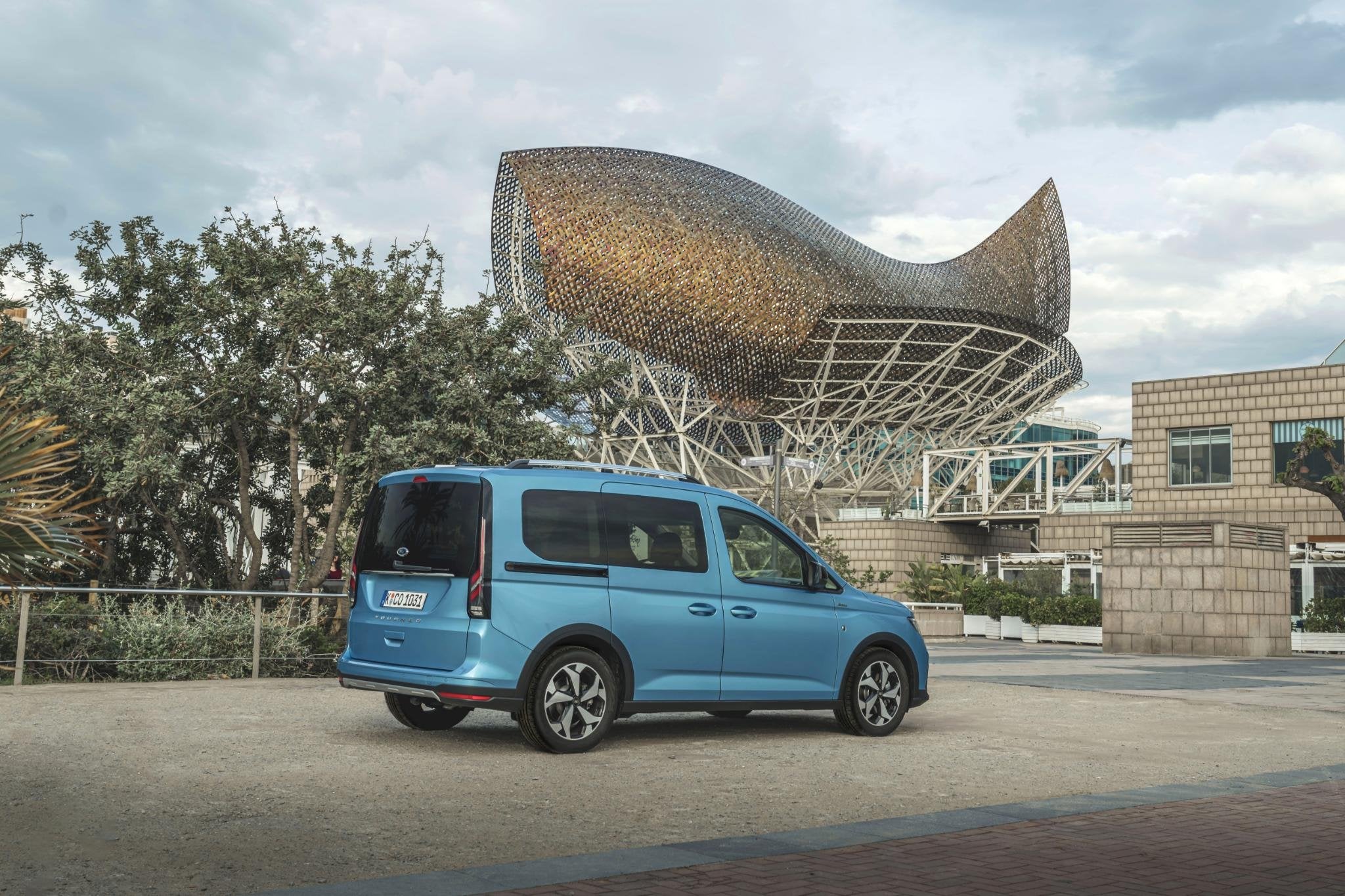 Ford Tourneo Connect 1.5 EcoBoost PHEV L2 Titanium | 7-Perso, Auto's, Dealer onderhouden, Stof, 1498 cc, Euro 6