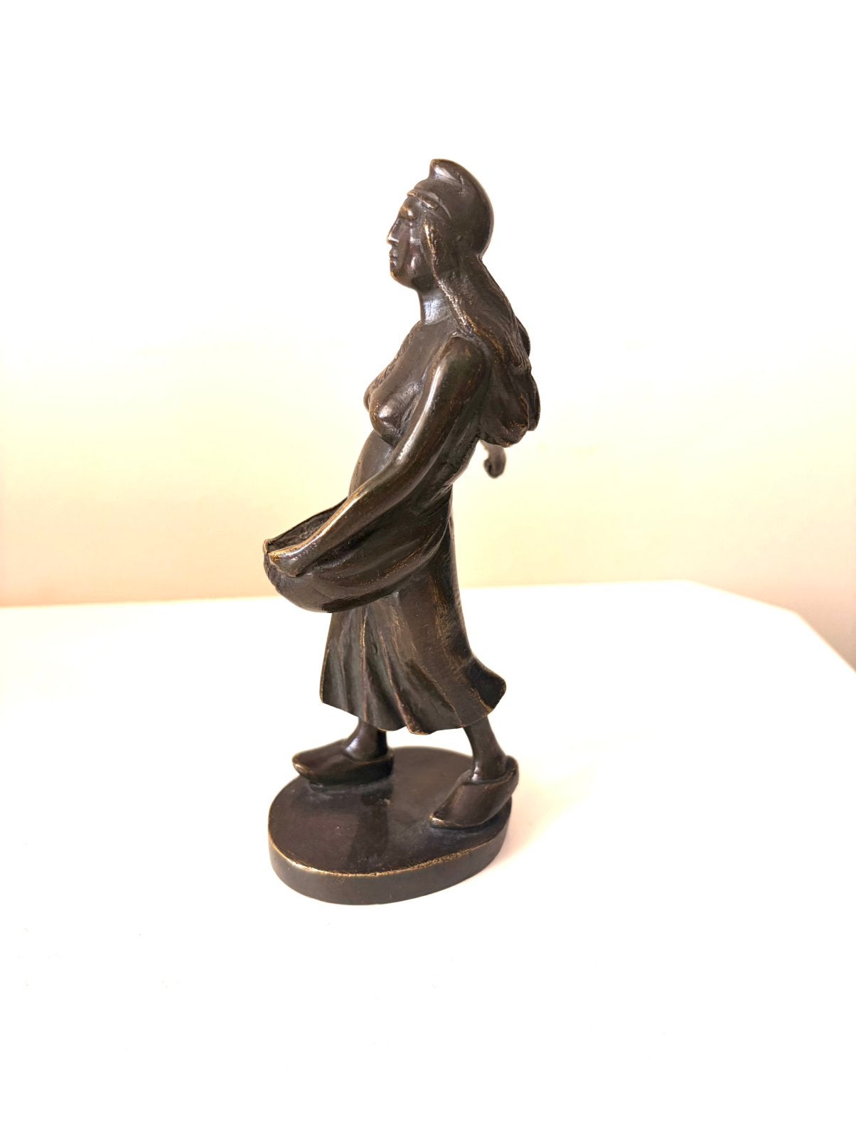 Brons van Julién Dillens, "Vrouw op het veld", Antiek en Kunst, Minder dan 20 cm, Ophalen of Verzenden, Brons, Beeld