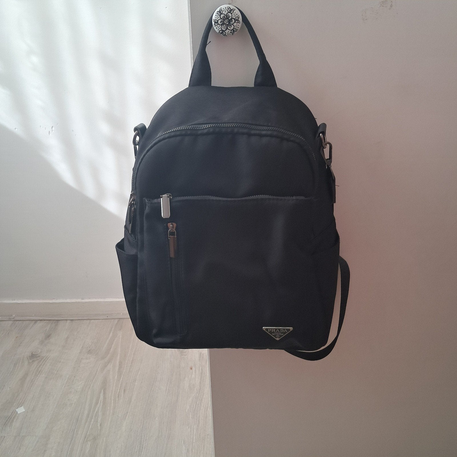 Prada rugzak - Zwart - Zo goed als nieuw, Overige merken, Ophalen of Verzenden, 30 tot 45 cm, Minder dan 25 cm