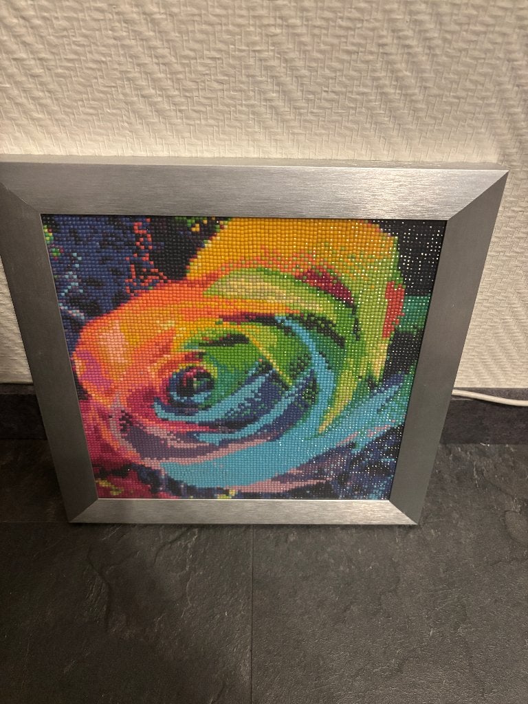 Prachtige ingelijste Diamond Painting met kleurrijke roos, Minder dan 50 cm, Oorspronkelijke maker, Nieuw, Ophalen of Verzenden