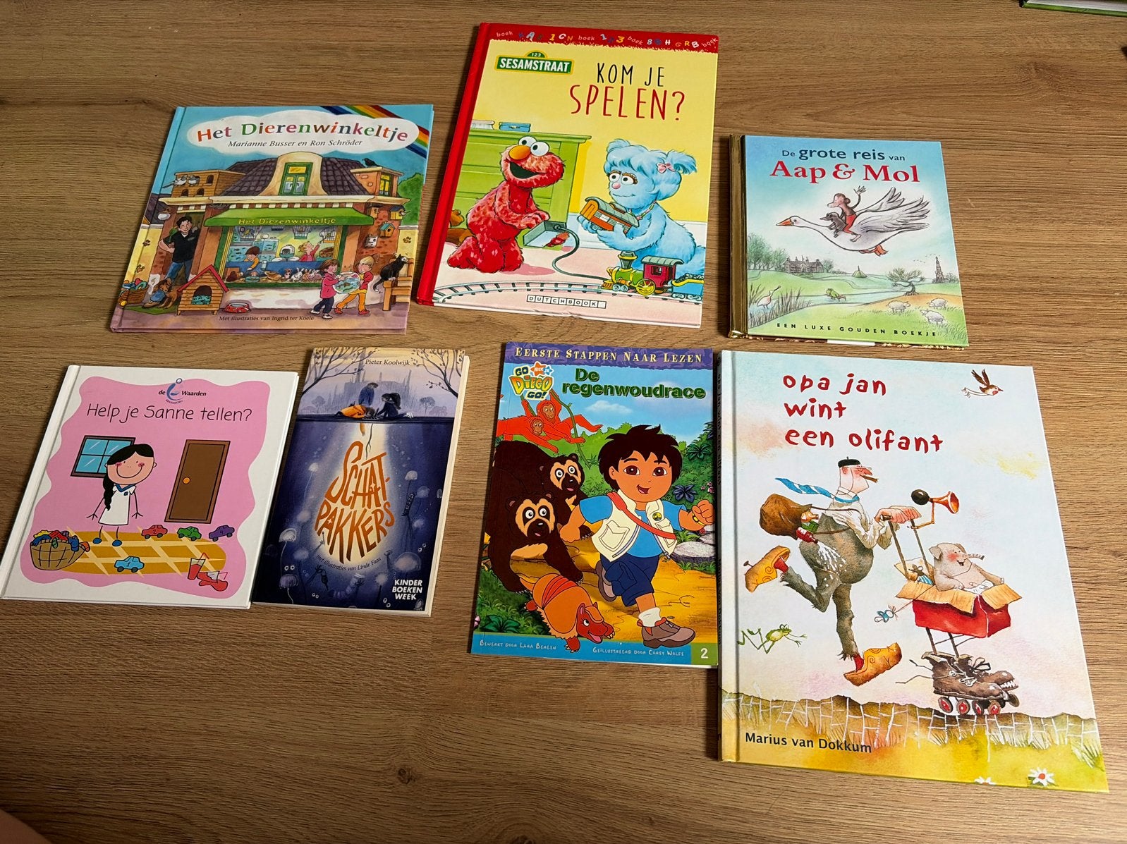 Diverse kinderboeken: Sesamstraat, Dora, prentenboeken, Boeken, Kinderboeken | Baby's en Peuters, Ophalen, Zo goed als nieuw