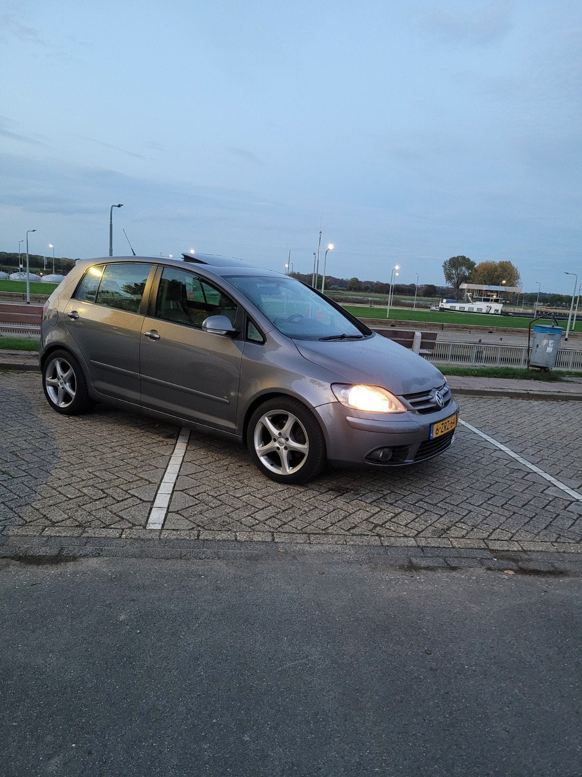 Volkswagen Golf Plus 2.0 FSI 110KW 2005 Grijs, Beige, 4 cilinders, 1984 cc, Leder