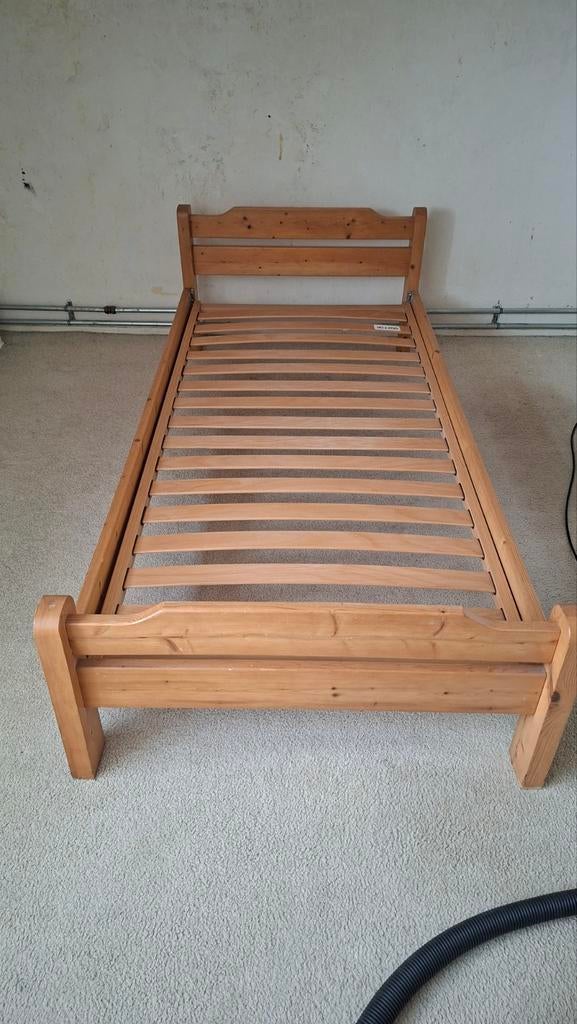 1 persoons grenen bed met matras, Huis en Inrichting, Slaapkamer | Bedden, Ophalen, Gebruikt, 90 cm, Eenpersoons