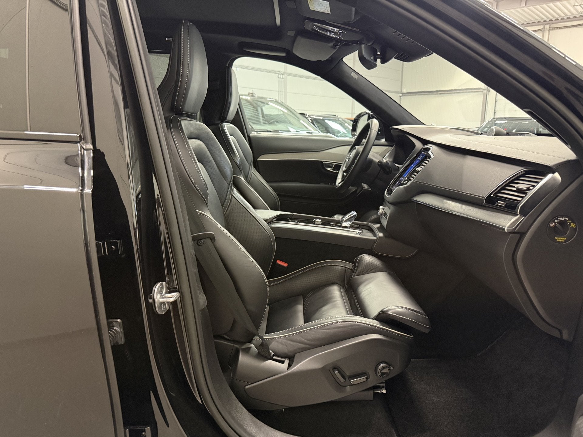 Foto 15 van Volvo XC90 T8 Recharge AWD R-Design PANO/B&W/TREKHAAK/360CAM