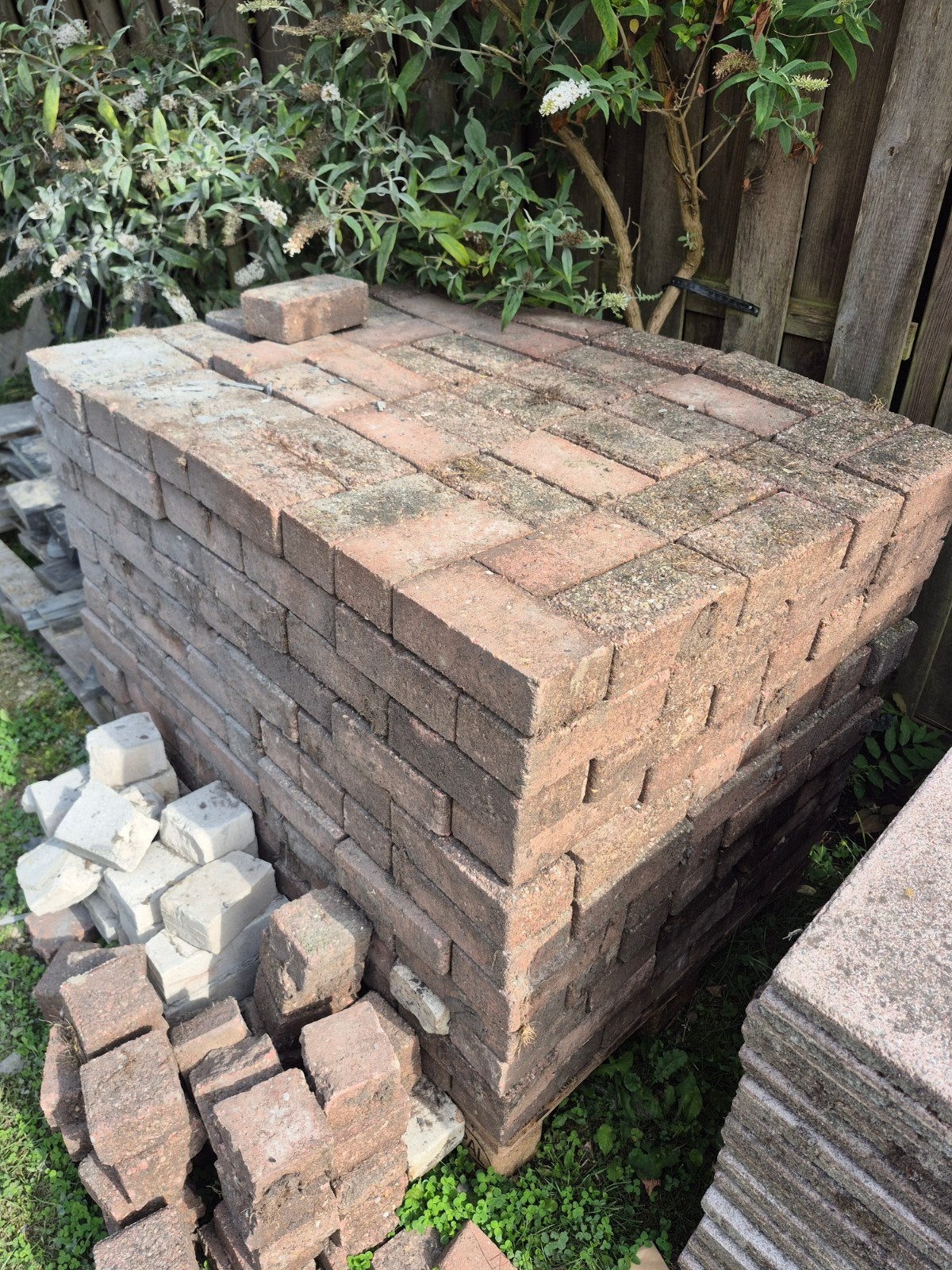 Klinkers 1 pallet. Straatstenen grote partij (ruim 20m2), Tuin en Terras, Ophalen, Gebruikt, Klinkers, 10 m² of meer