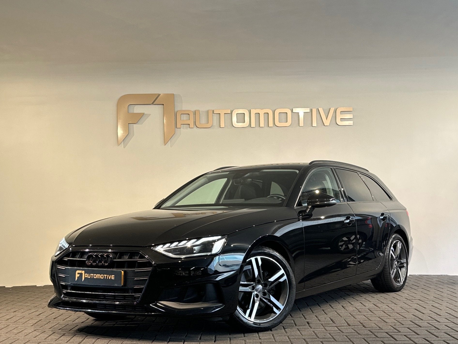 Audi A4 AVANT 35 TFSI Launch edition Sport Leer|Keyless|Carp, Gebruikt, 4 cilinders, A4, Zwart