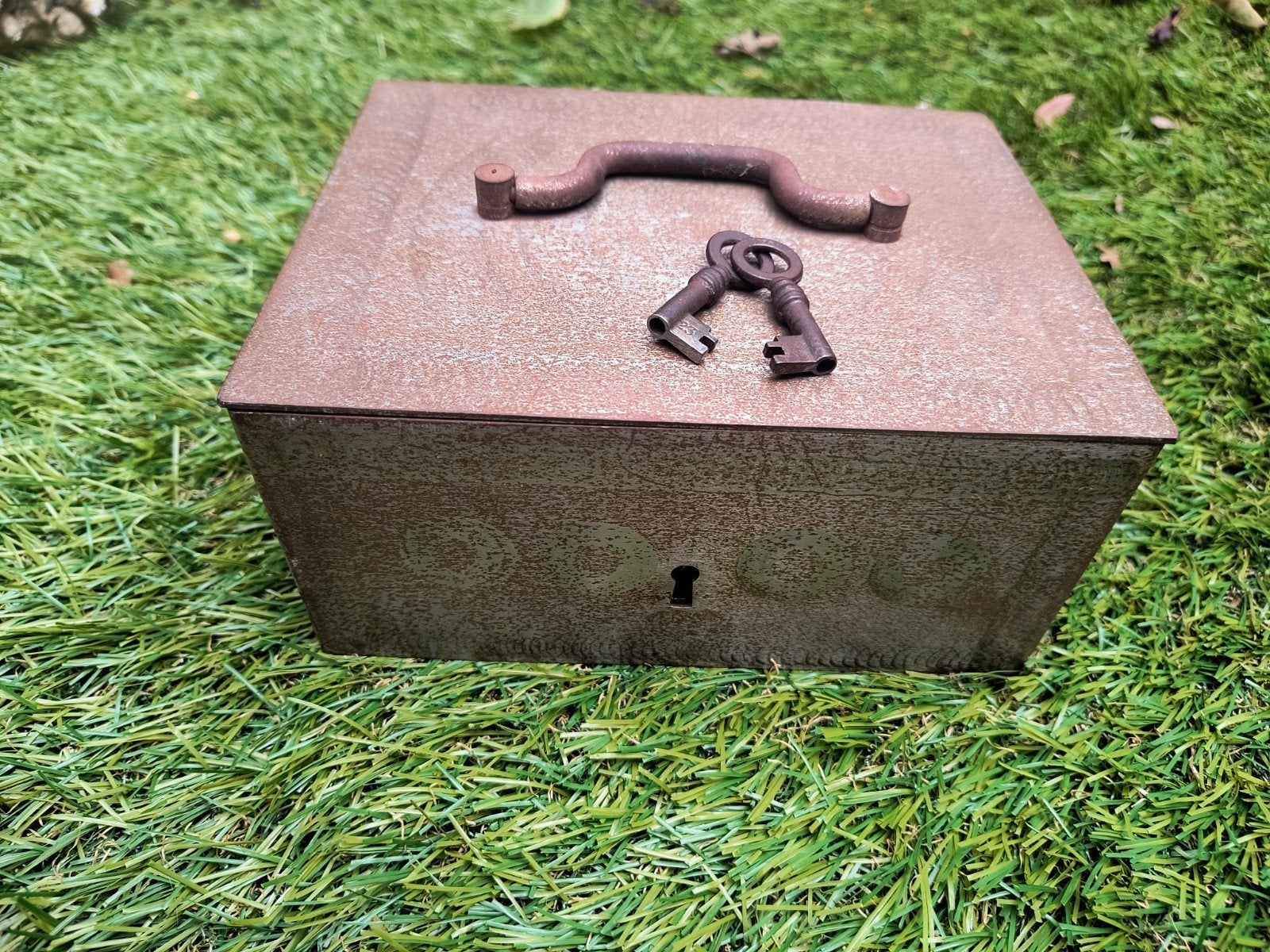 Oud metalen geldkistje met 2x sleutel - Vintage kistje, Ophalen of Verzenden