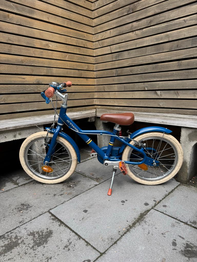B'Twin Kinderfiets 16 inch - Zo goed als nieuw (4-6 jaar), Fietsen en Brommers, Ophalen, Zo goed als nieuw, Velgrem, 16 tot 20 inch