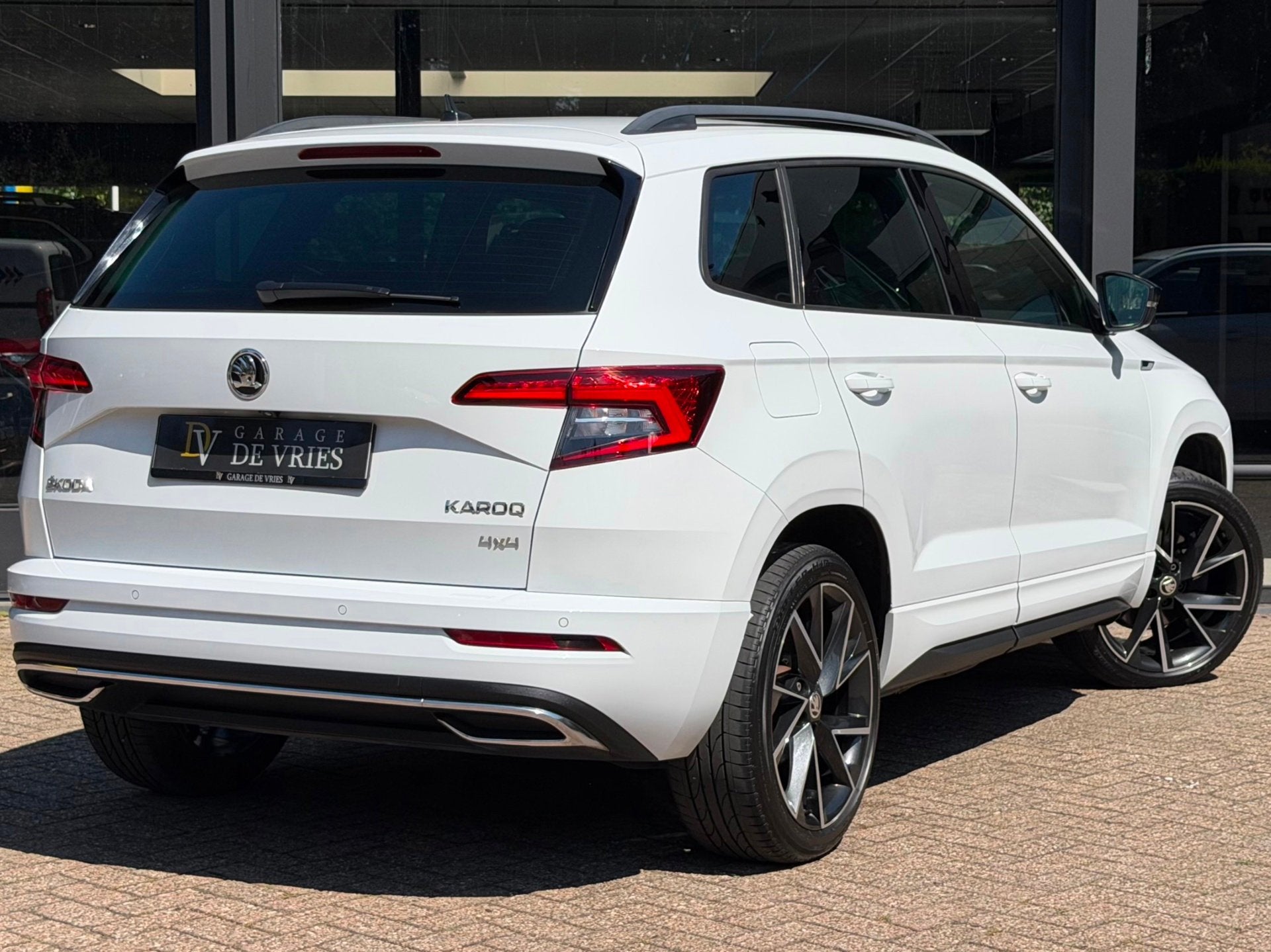 Skoda Karoq 2.0 TSI 4x4 Sportline ACC Virtual Full Option 20, Automaat, Stof, Gebruikt, 1465 kg