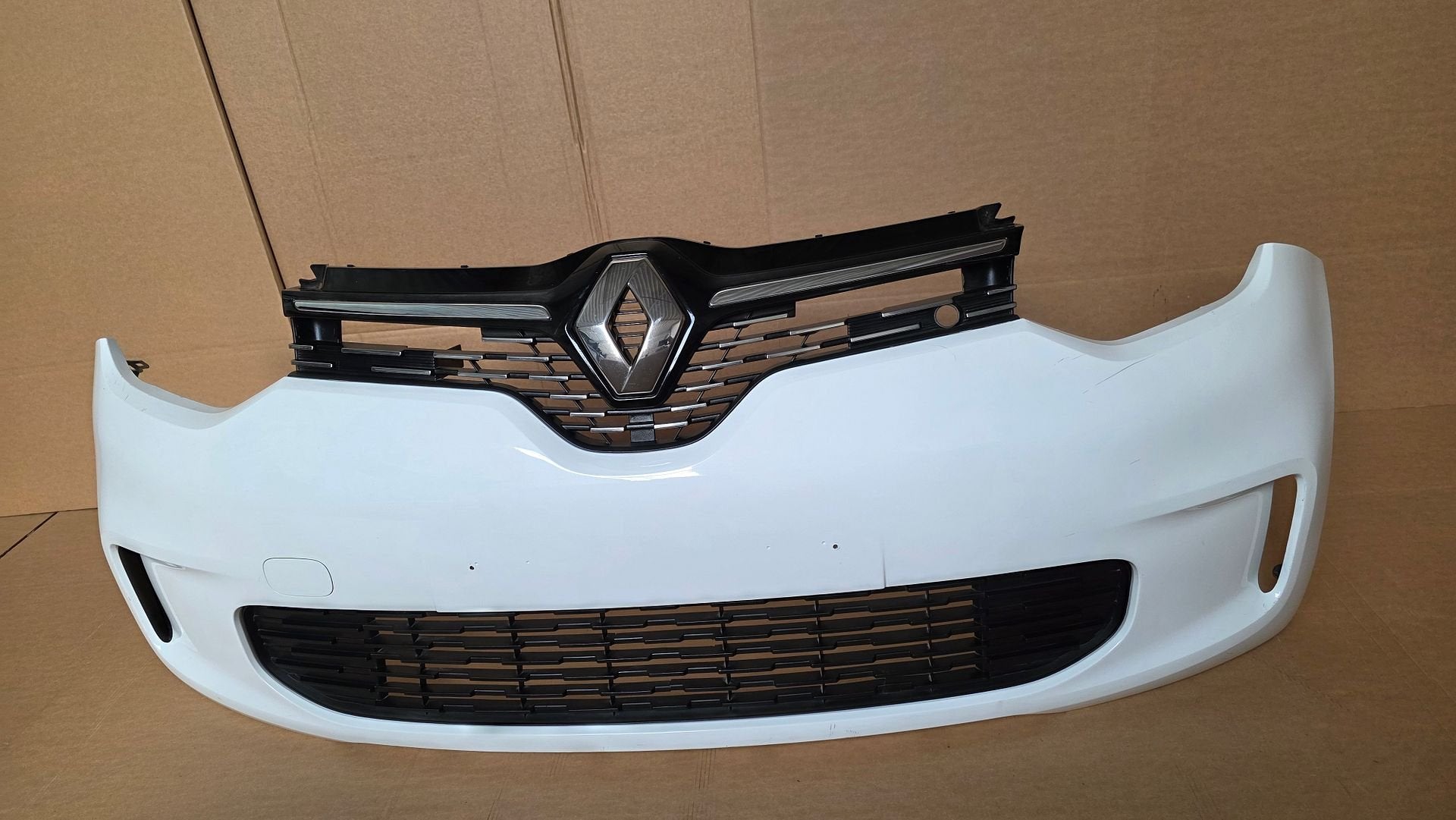 Voorbumper Renault Twingo III 3 Facelift bj.2018-2024 Bumper, Gebruikt, -, Voor, Ophalen of Verzenden