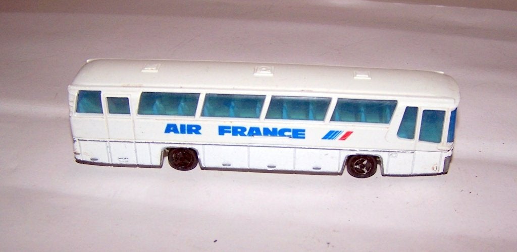 Majorette Neoplan Air France bus. 1/87. Igs., Ophalen of Verzenden, Zo goed als nieuw, Bus of Vrachtwagen