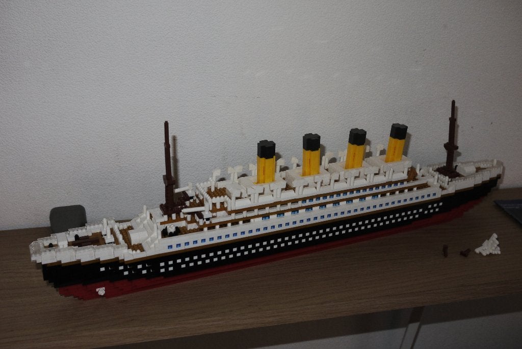 Foto 11 van lego titanic passenger liner 57 cm lang