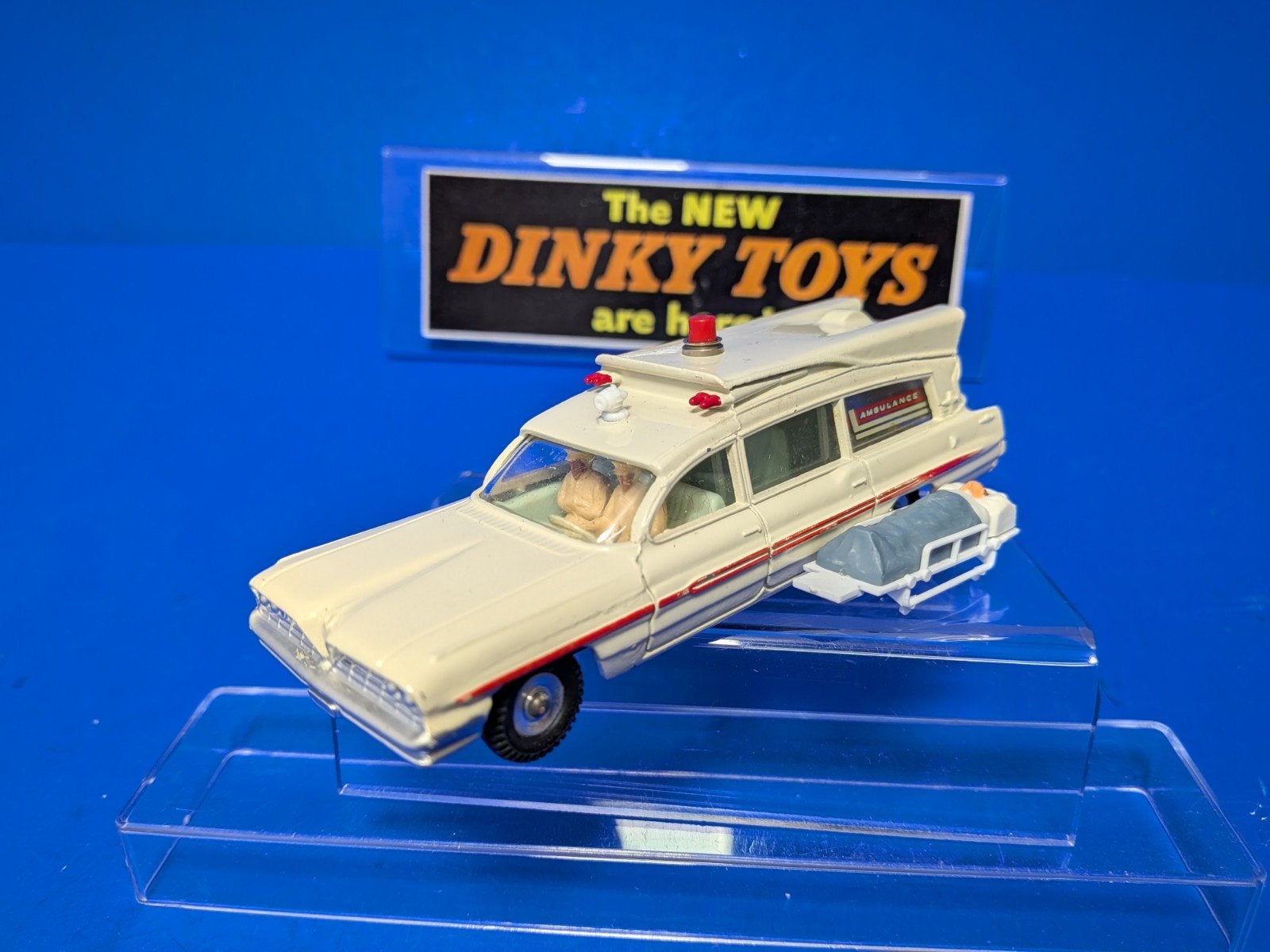 Dinky Toys # 263  Engeland Superior Ambulance, Ophalen of Verzenden, Auto, Dinky Toys