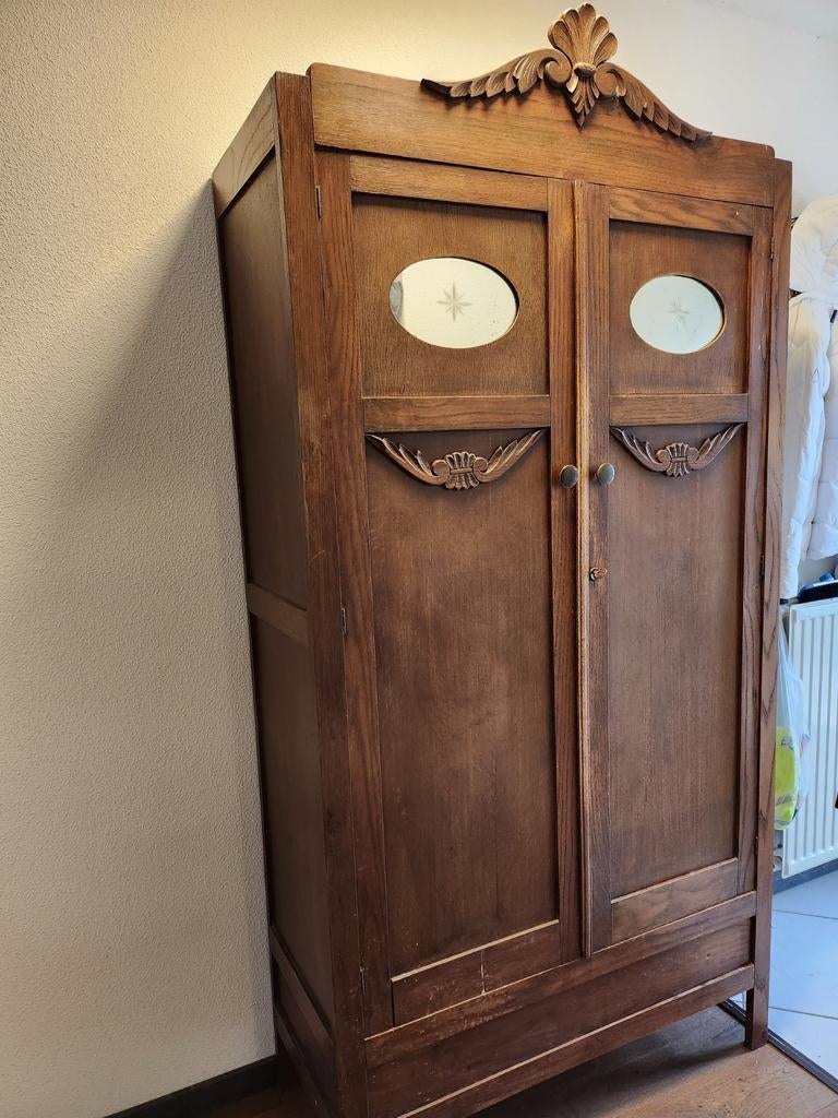 Oude kast, Antiek en Kunst, Antiek | Meubels | Kasten, Ophalen of Verzenden