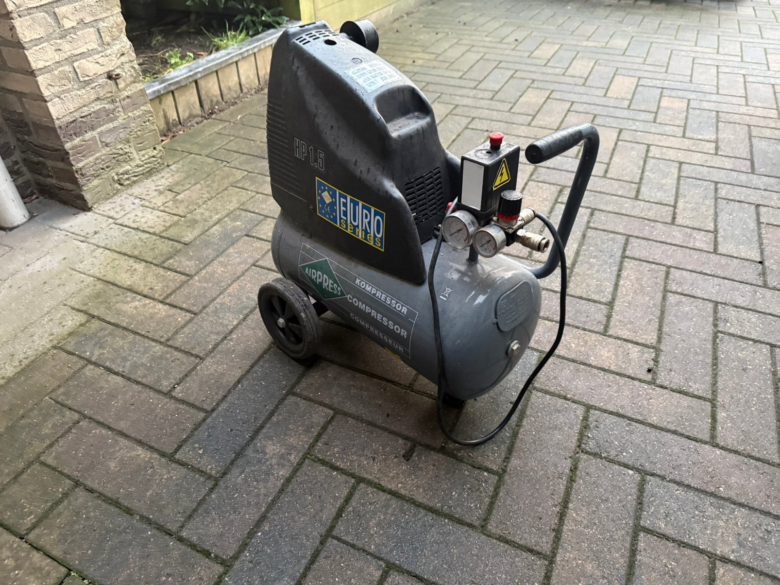 Airpress 24 liter, Minder dan 25 liter, Ophalen, Zo goed als nieuw, Minder dan 200 liter/min