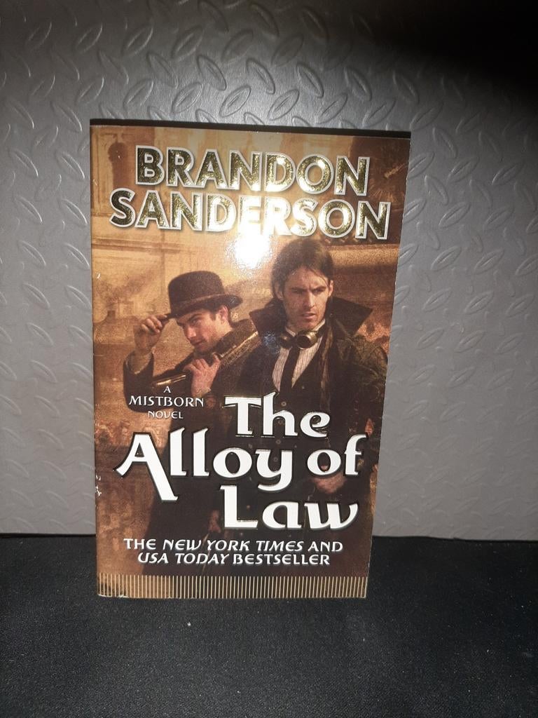 Brandon Sanderson - The Alloy of Law (Mistborn Novel), Ophalen of Verzenden, Gelezen, Brandon Sanderson