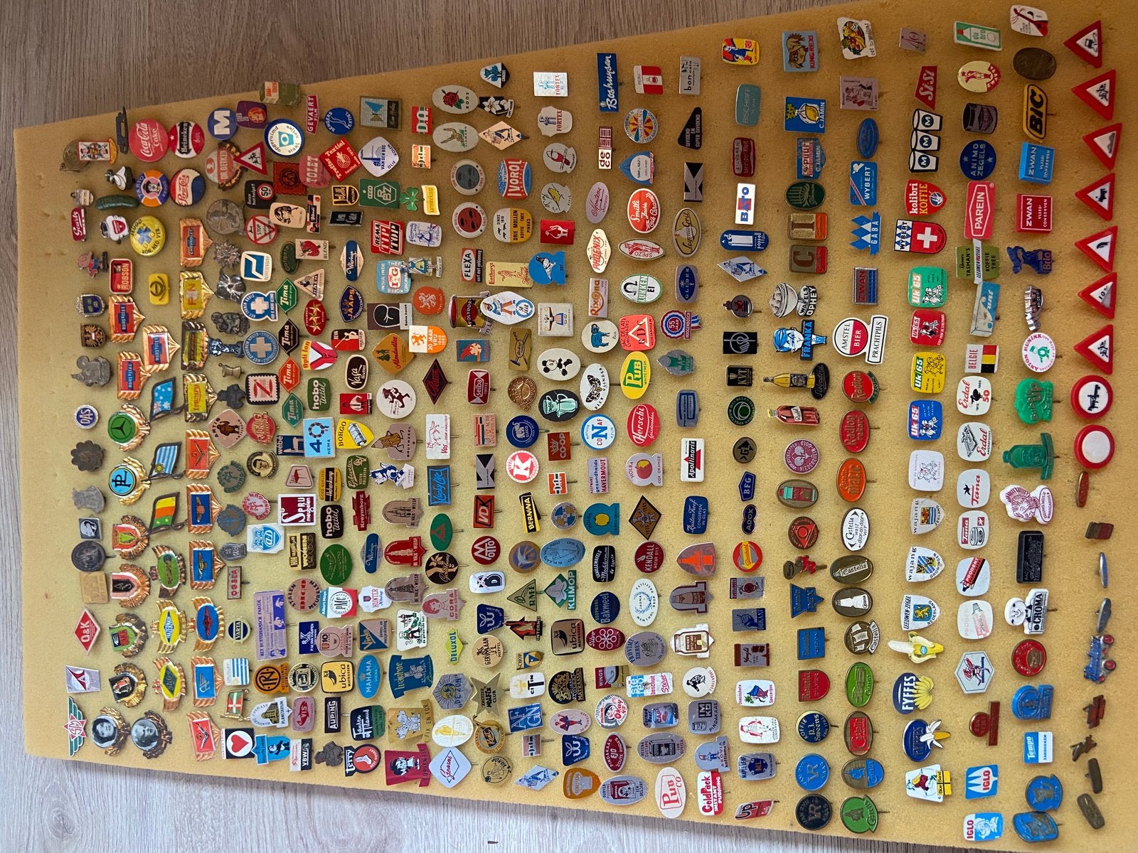 Partij speldjes verzameling veel speldjes, Verzamelen, Speldjes, Pins en Buttons, Ophalen, Zo goed als nieuw, Merk, Speldje of Pin