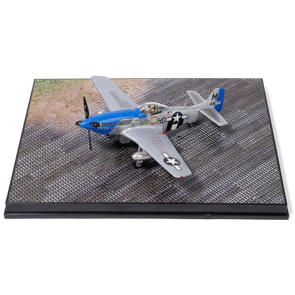 P-51D Mustang 352nd FG Blue-Nosed Bastards Forces of Valor, Glow2B Germany GmbH Erlenbacher Str. 3 shop@glow2b.de, Schaalmodel