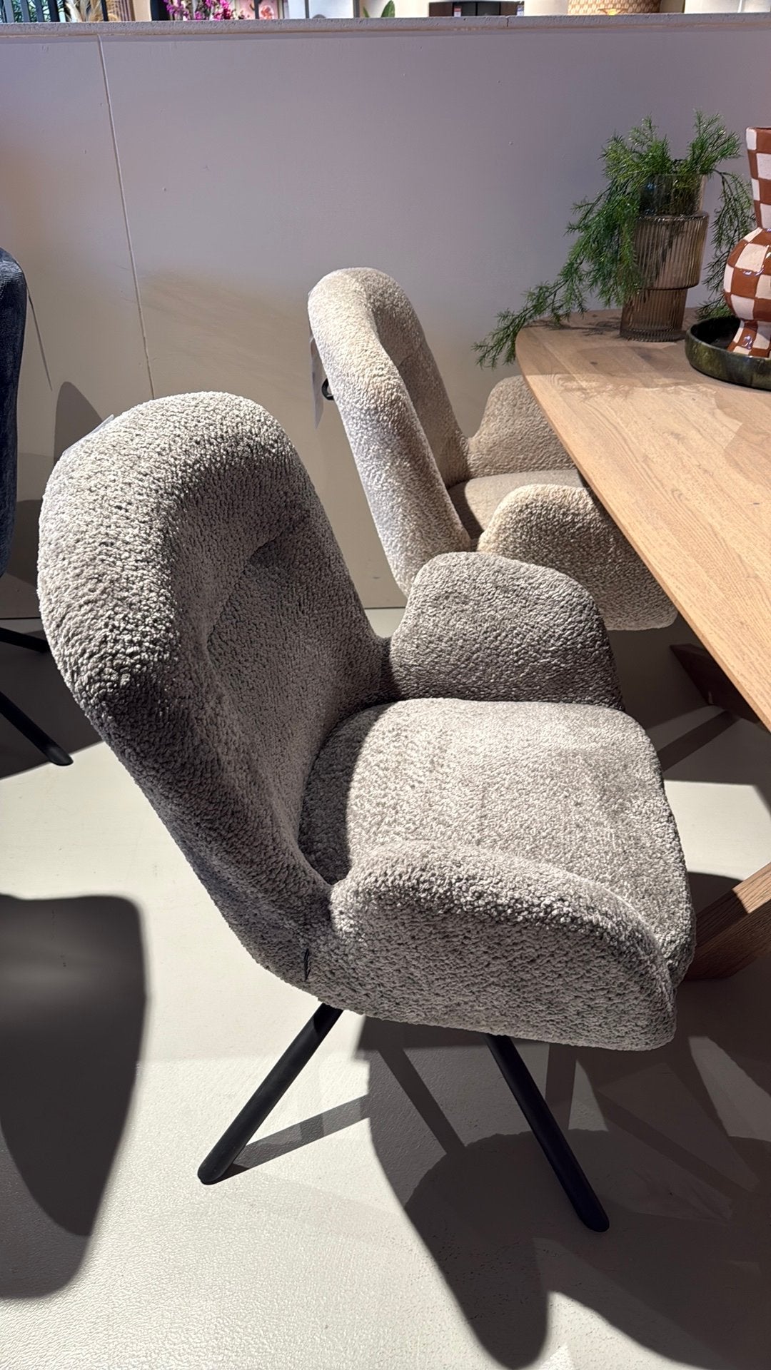 Showroom eetkamerstoelen Tessa 3 stuks, Huis en Inrichting, Stoelen, Ophalen, Zo goed als nieuw, Grijs, Stof