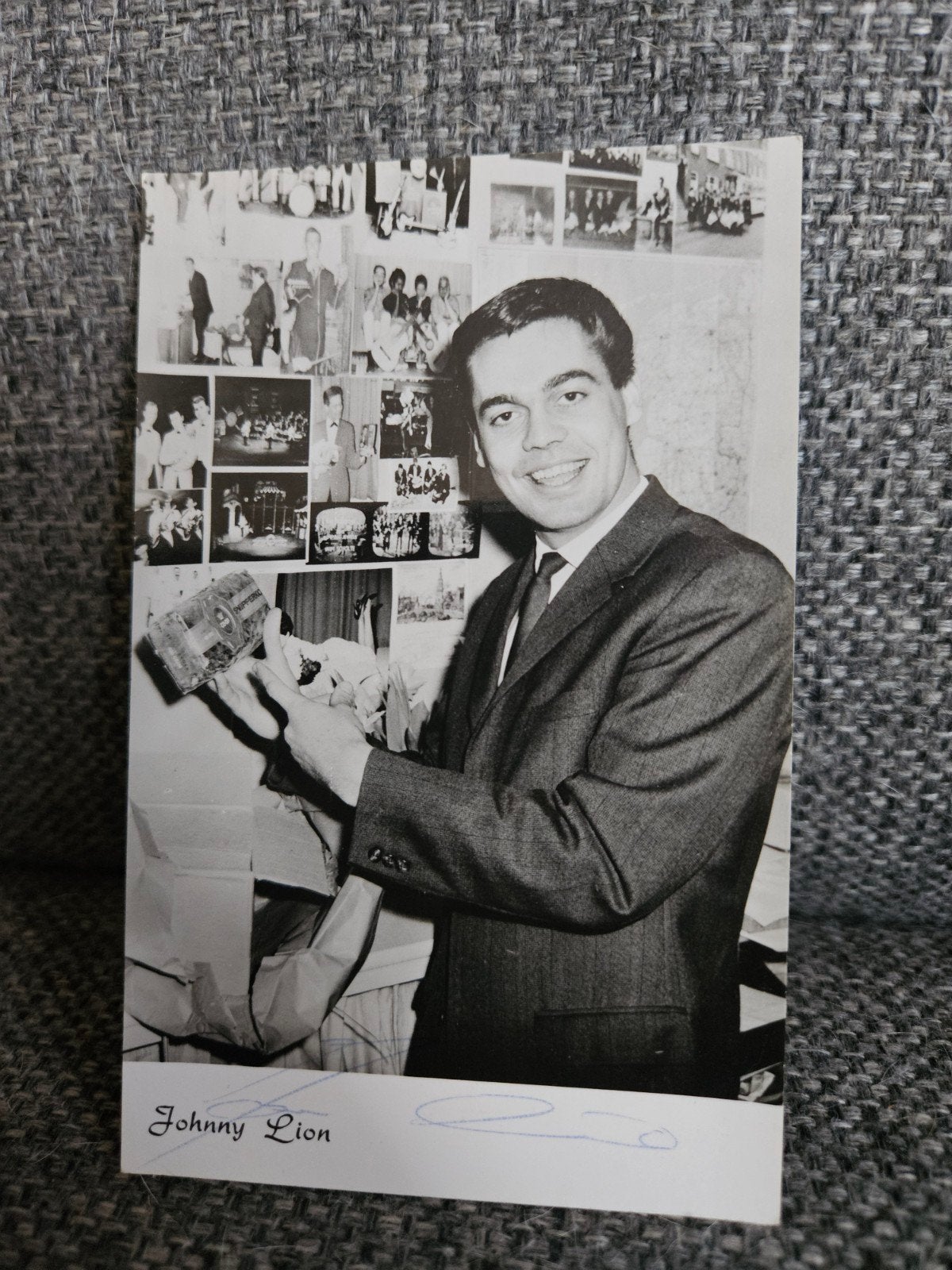 Johnny Lion gesigneerde foto - Zanger en acteur, Verzenden, Gebruikt, Foto of Kaart, Gesigneerd