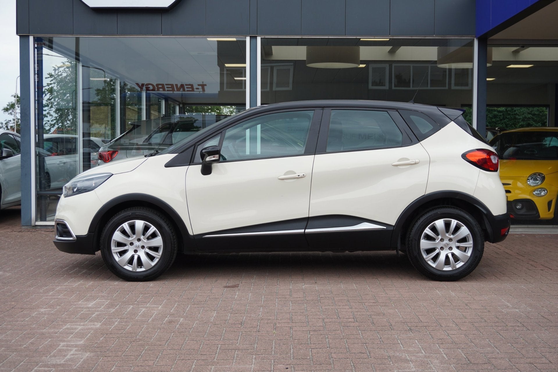 Renault Captur 0.9 TCe Expression | Airco | Navigatie | Elek, Auto's, Voorwielaandrijving, Stof, Gebruikt, Zwart
