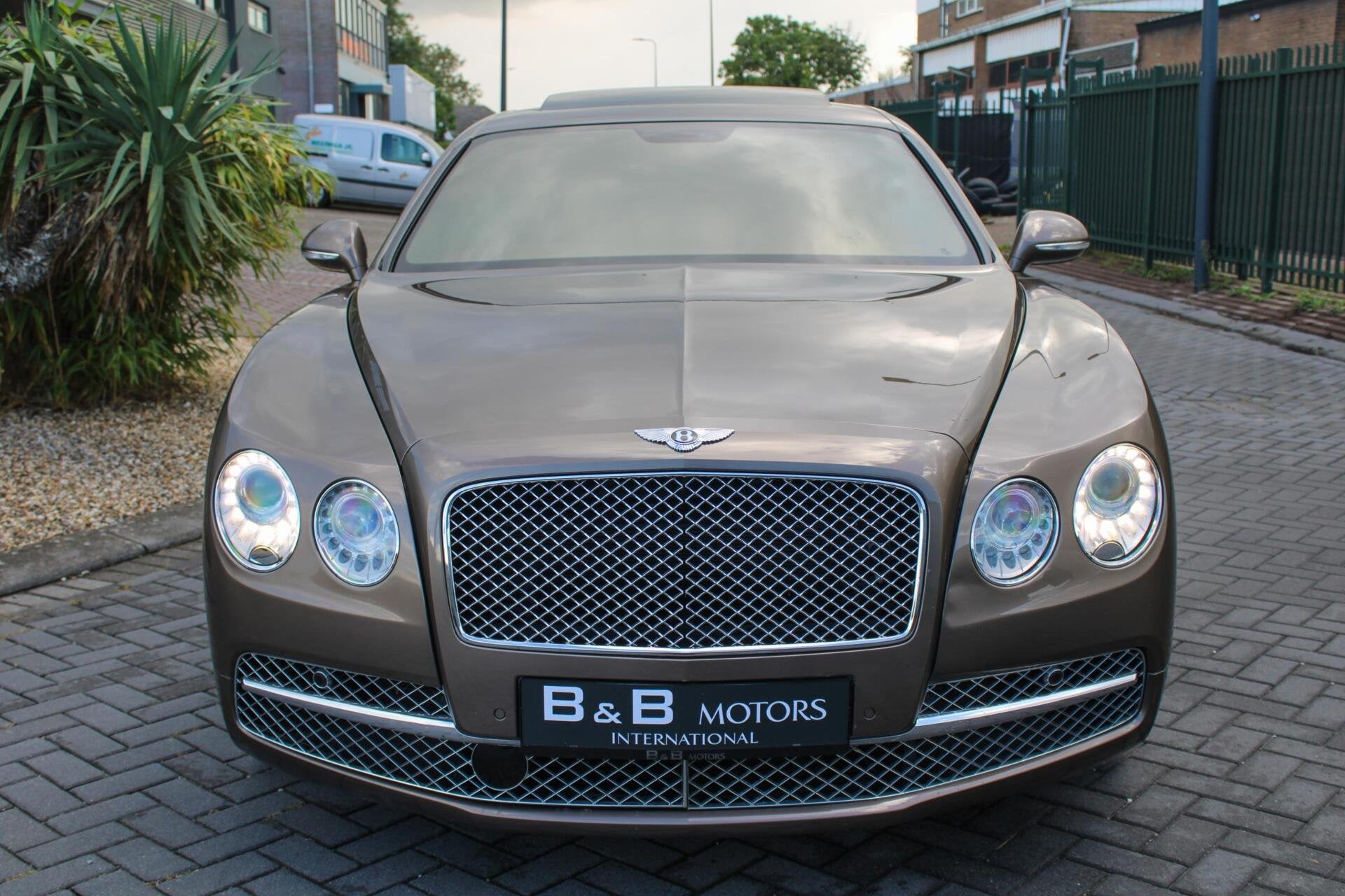 Bentley Flying Spur 6.0 W12|Presidential|BTW+, Auto's, Automaat, Dealer onderhouden, Gebruikt, 4 stoelen
