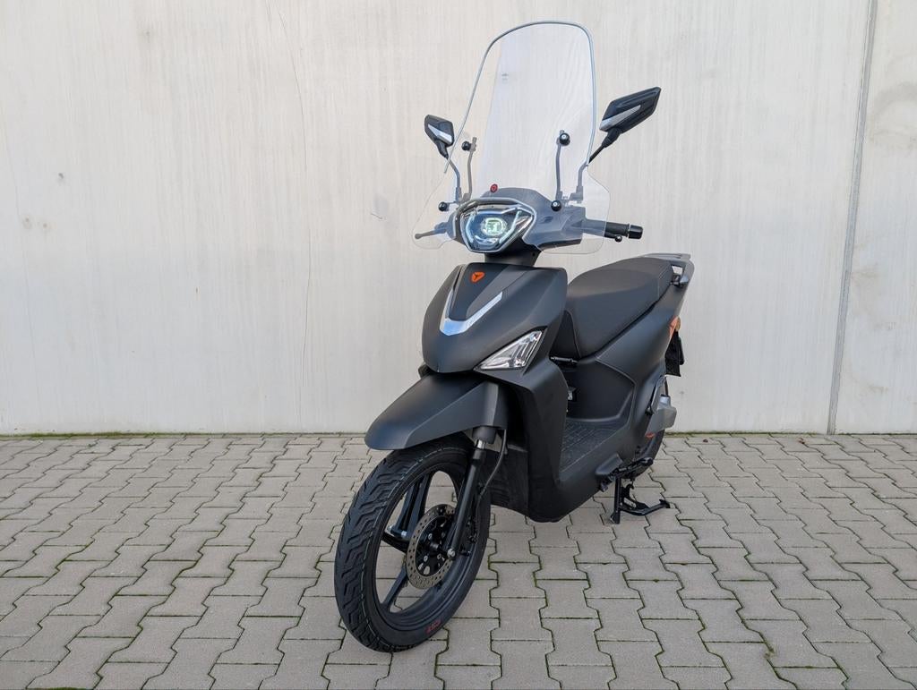 Yadea VoltGuard - Mat Zwart - Hoog Windscherm - 2025, Fietsen en Brommers, Scooters | Overige merken, Gebruikt, Yadea voltguard
