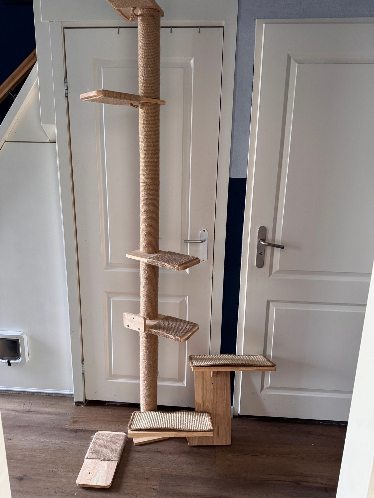 Katten krabpaal en plankjes voor aan de muur, Dieren en Toebehoren, Ophalen, Gebruikt, Krabpaal
