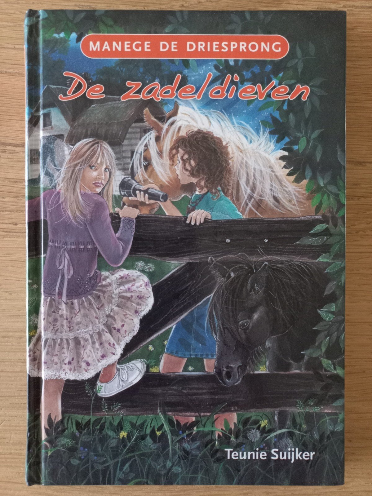 De zadeldieven, Manege De Driesprong-1, Teunie Suijker, ZGAN, Ophalen of Verzenden, Zo goed als nieuw, Fictie algemeen