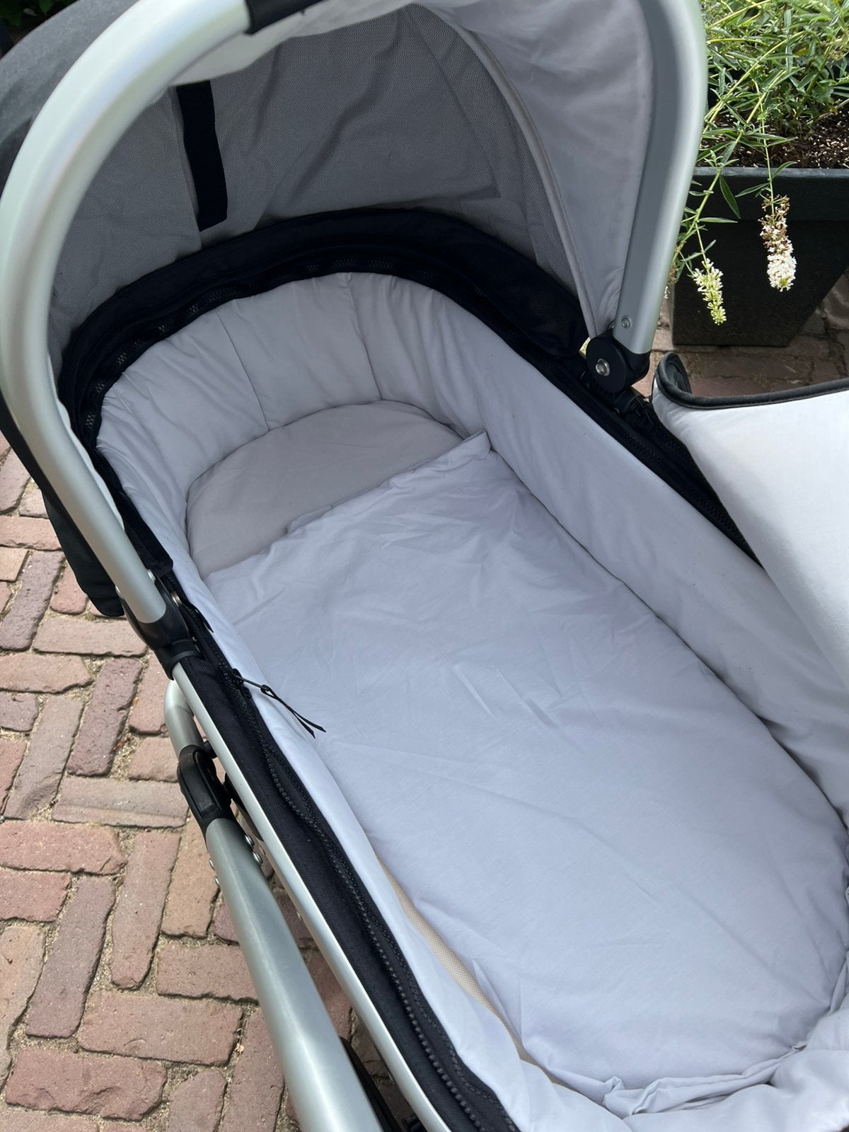 Mutsy transit kinderwagen zwart, Ophalen, Zo goed als nieuw, Mutsy, Met reiswieg