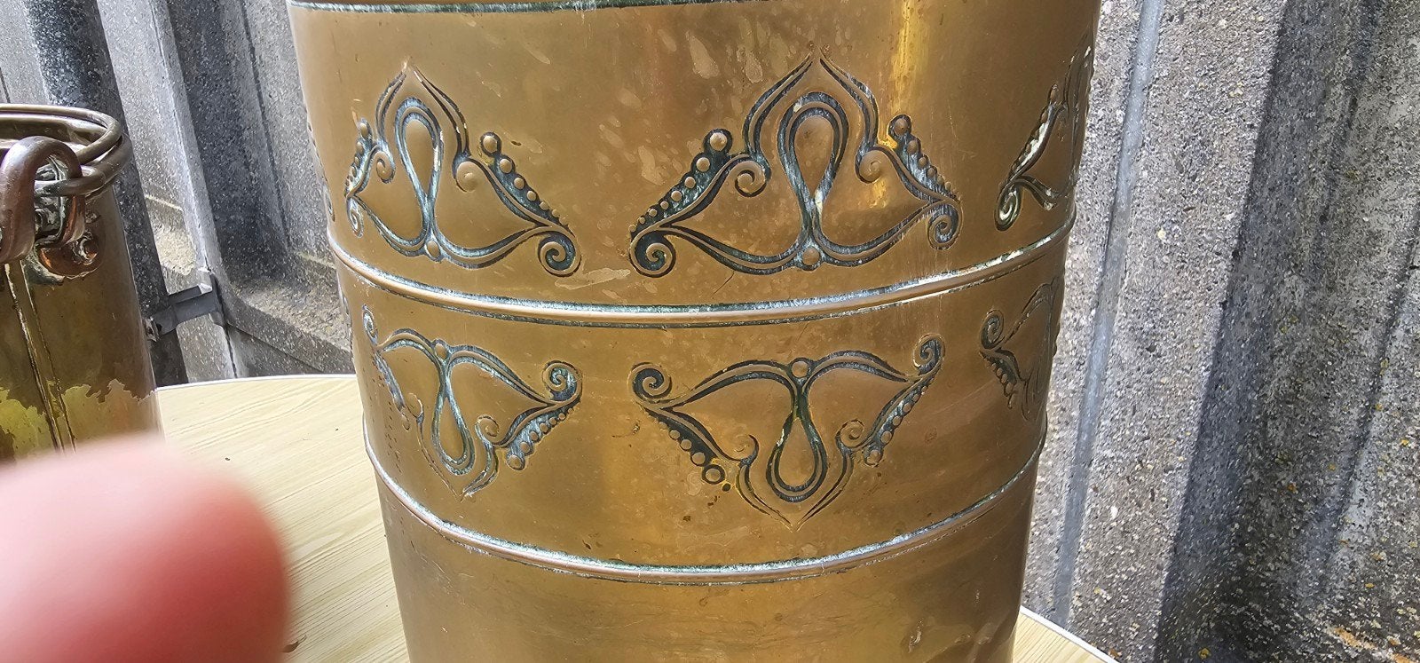 Antieke koperen en bronzen items: emmer, paraplubak, theepot, Ophalen of Verzenden, Koper