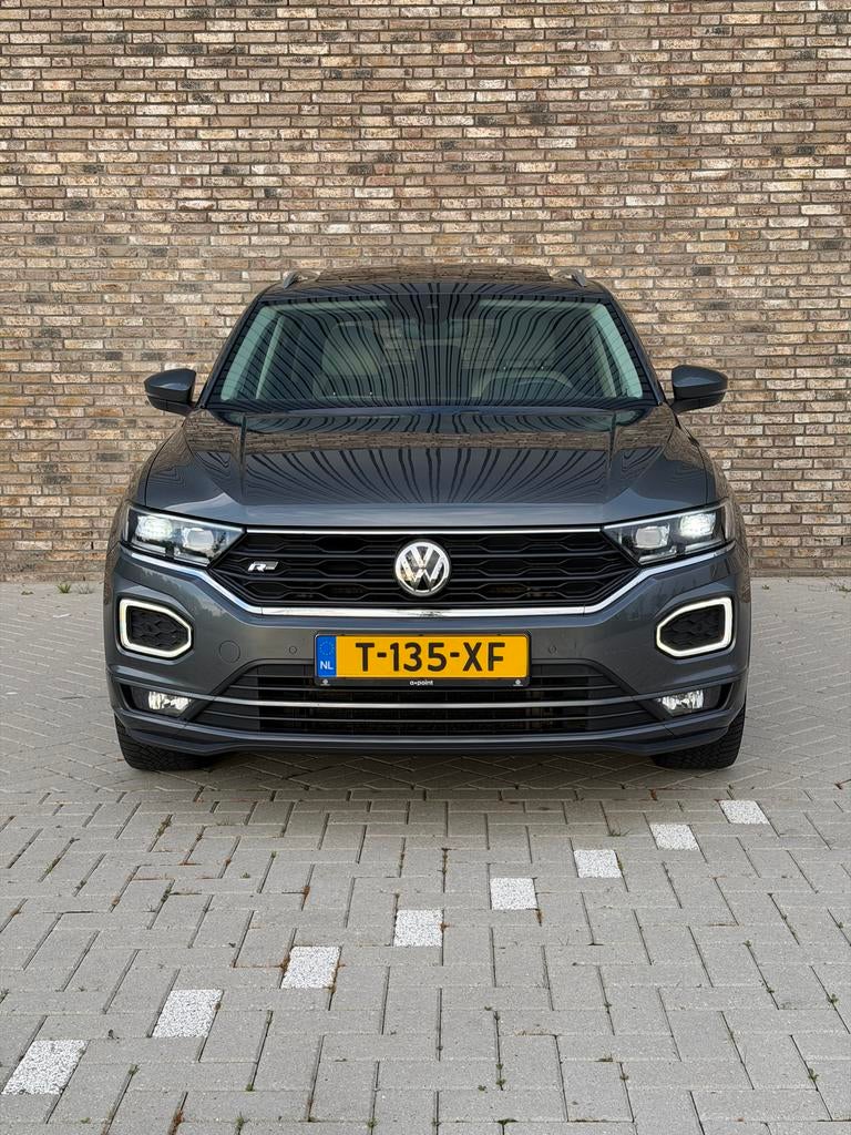 Volkswagen T-Roc R-Line Panoramadak Virtual Cockpit, Auto's, Volkswagen, Voorwielaandrijving, 4 cilinders, Leder, Bedrijf