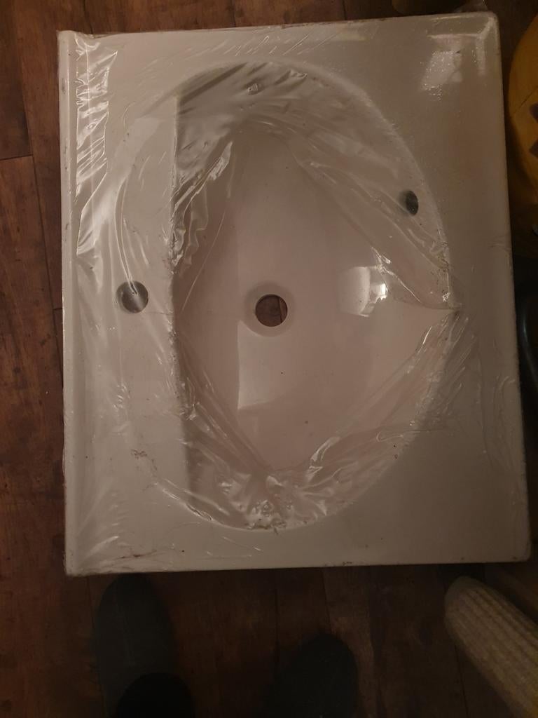 Nieuwe wastafel, nog in verpakking, Doe-het-zelf en Verbouw, Sanitair, Ophalen, Nieuw, Wastafel