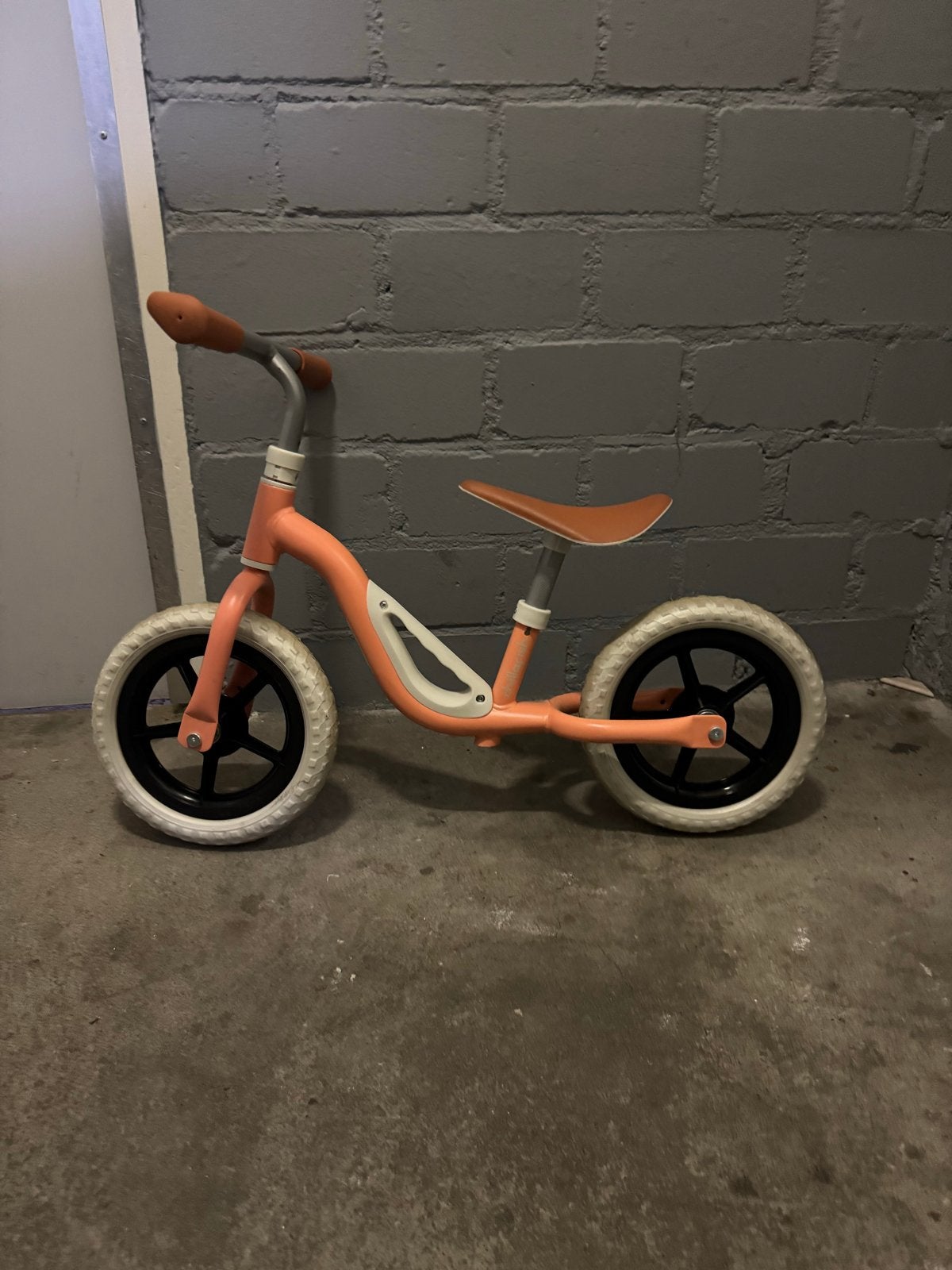 Roze loopfiets voor kinderen - Zo goed als nieuw, Ophalen, Zo goed als nieuw, Minder dan 16 inch