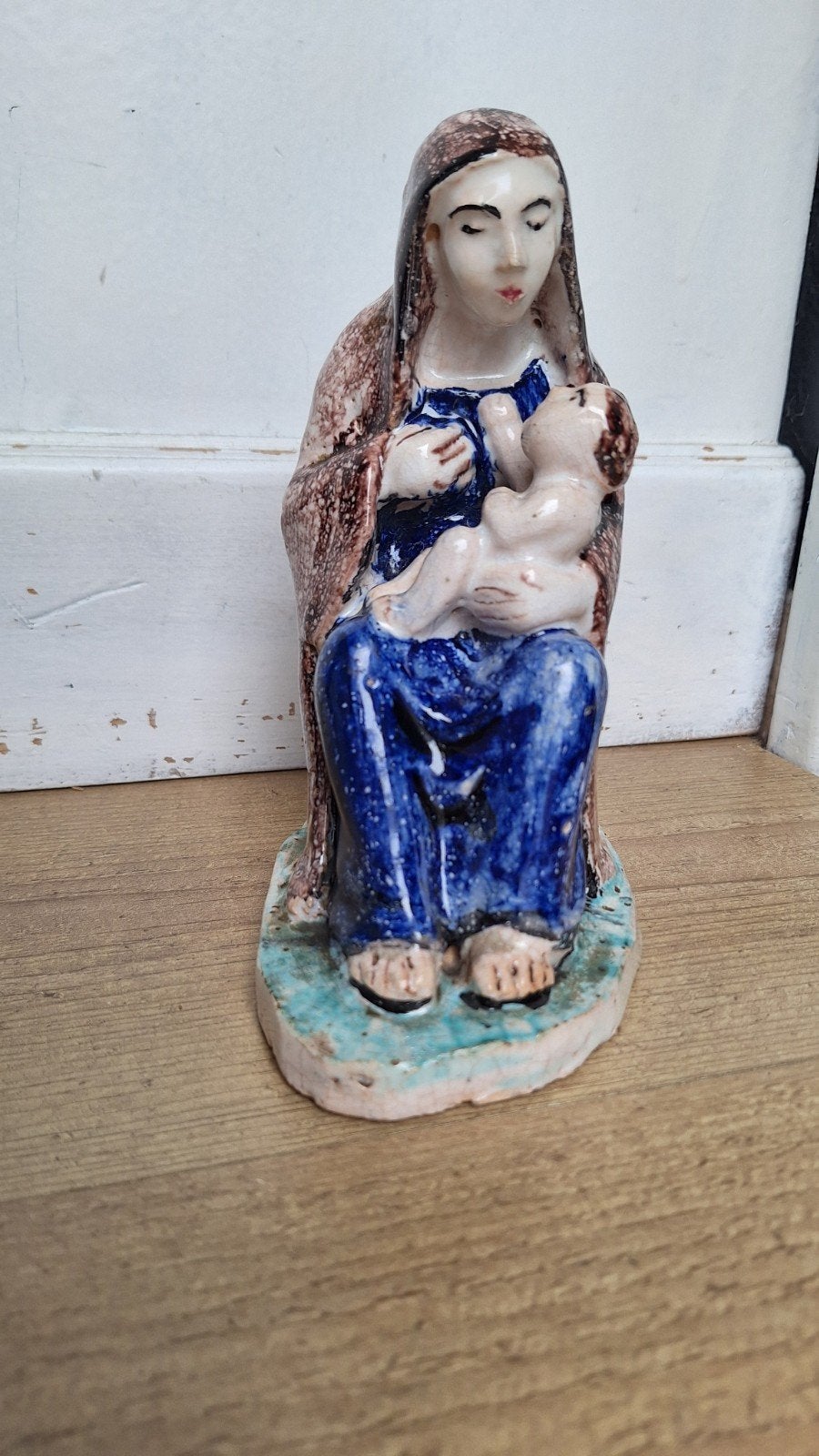 bijzondere geglazuurde terra cotta beeldje Maria met kindje, Antiek en Kunst, Ophalen of Verzenden