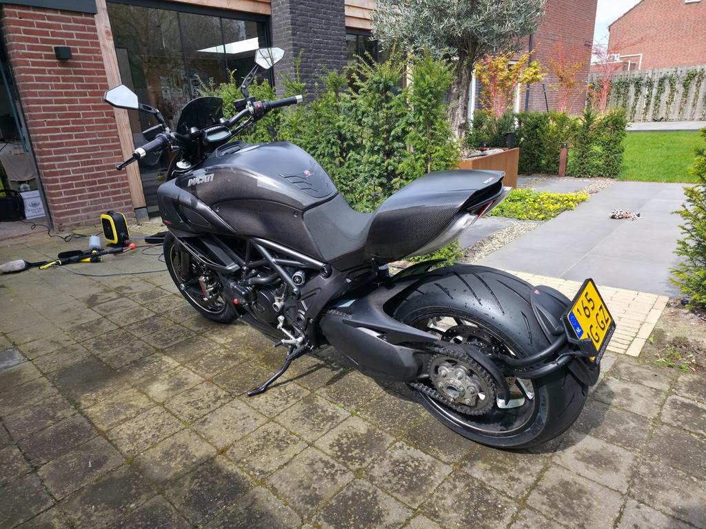 Ducati Diavel Carbon 1200 | 2012 | 15.471 km | Zeer nette st, Motoren, Motoren | Ducati, 2 cilinders, Occasion, Particulier, Meer dan 35 kW